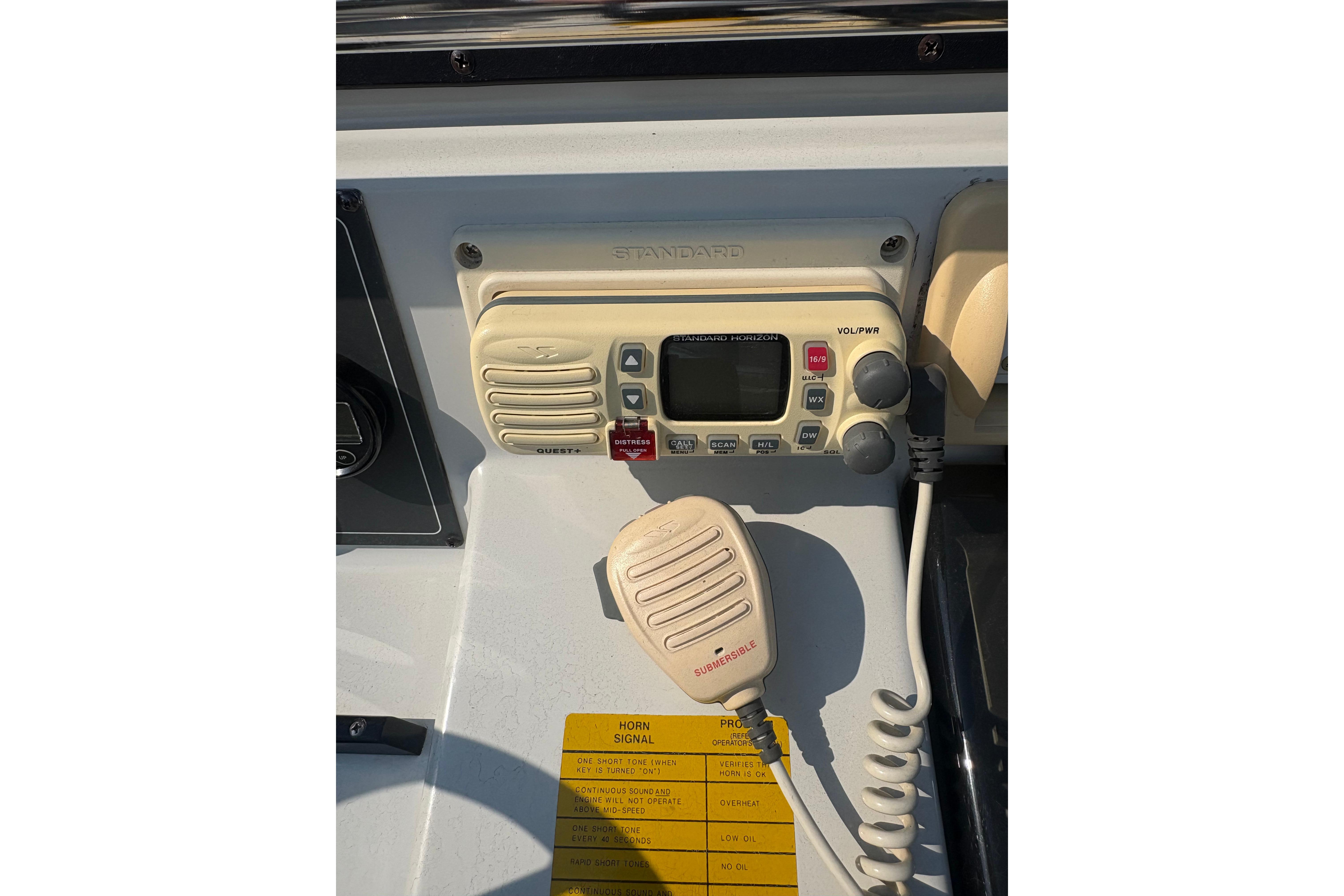 1993 Boston Whaler 21 Outrage boat radio and control panel close-up.