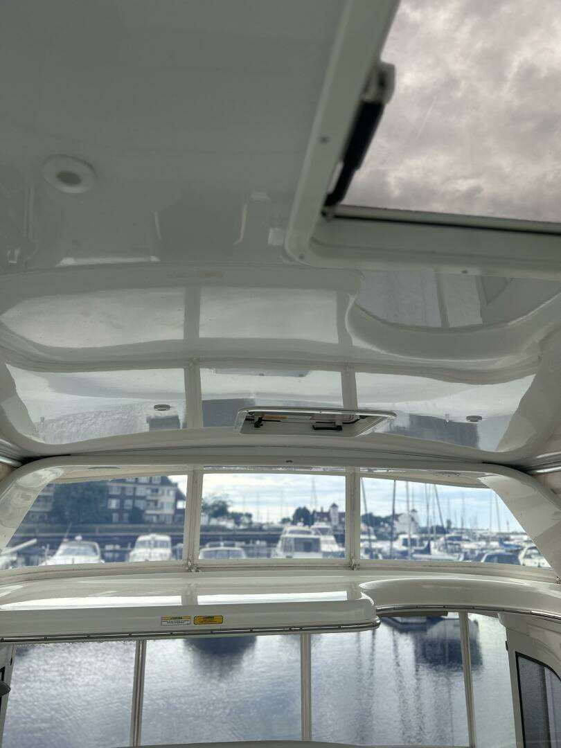 2003 Carver 466 Motor Yacht - Image 25