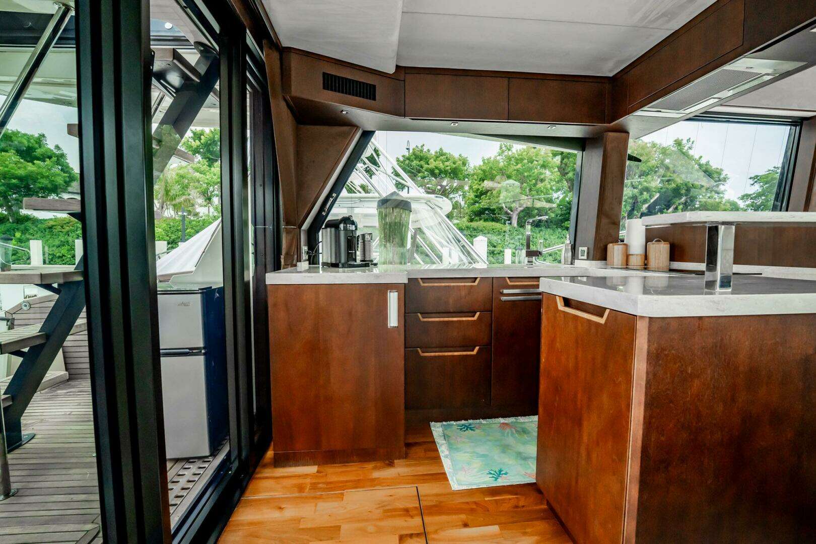 2017 Galeon 510 Skybridge - Image 10