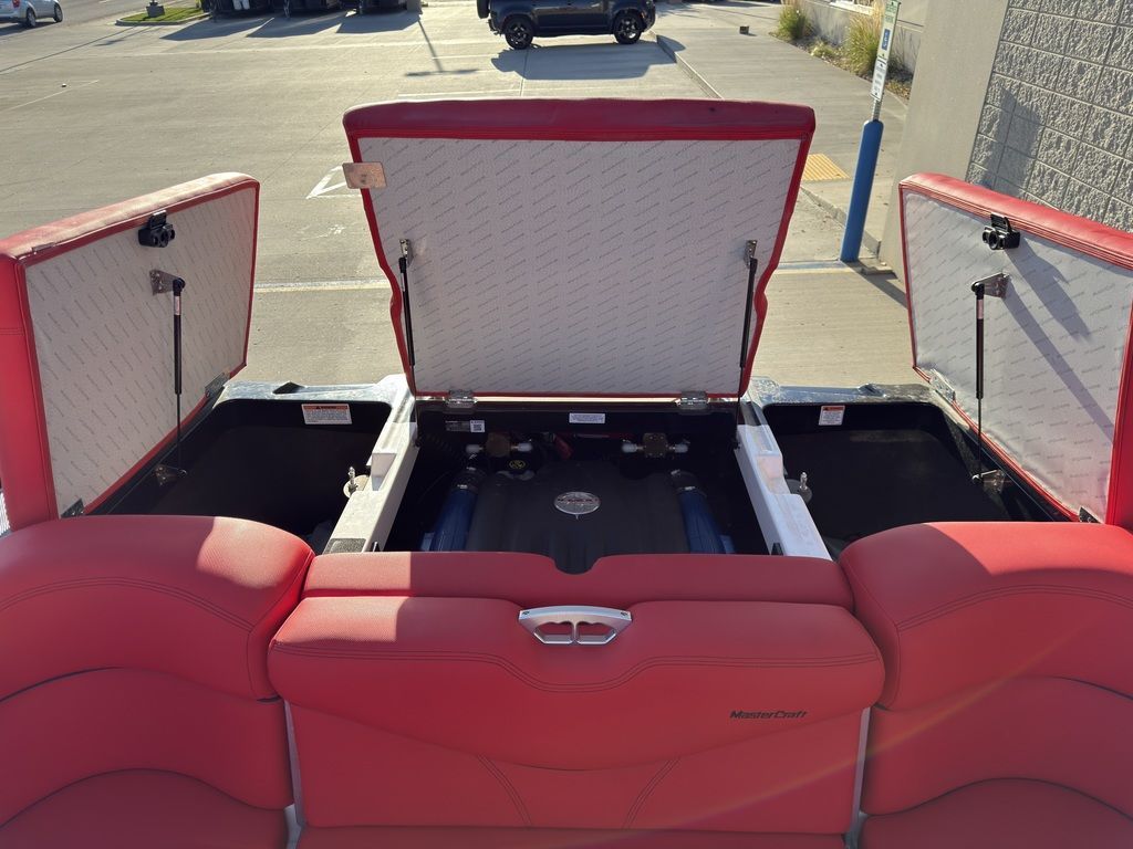 2019 MasterCraft XT22 - 57