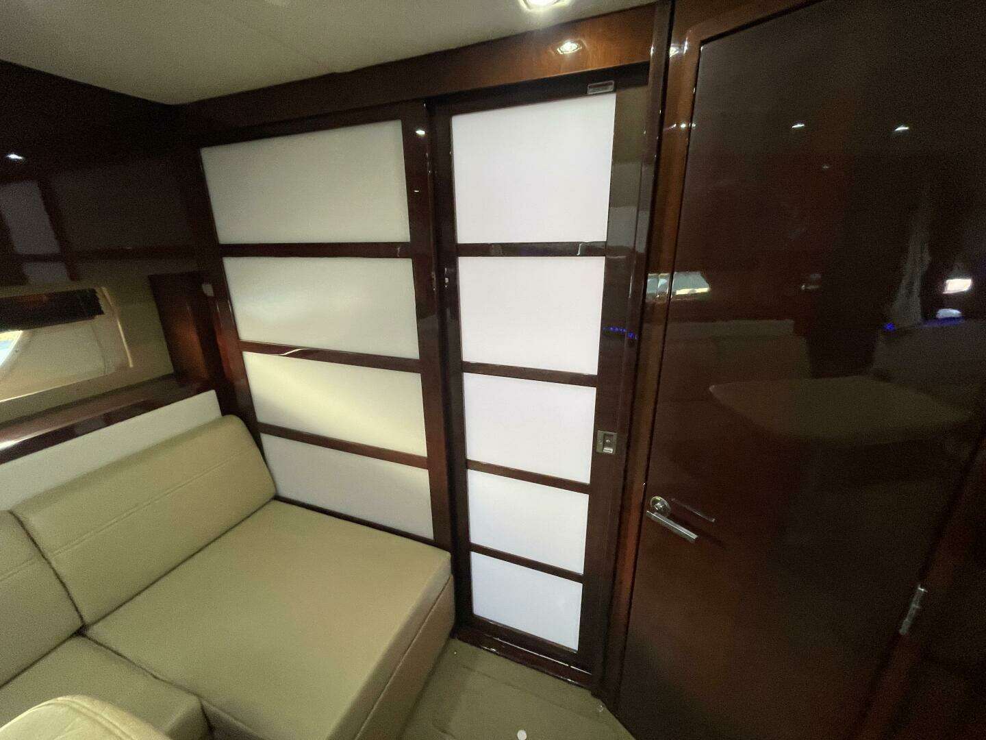 2010 Sea Ray 450 Sundancer - Image 68
