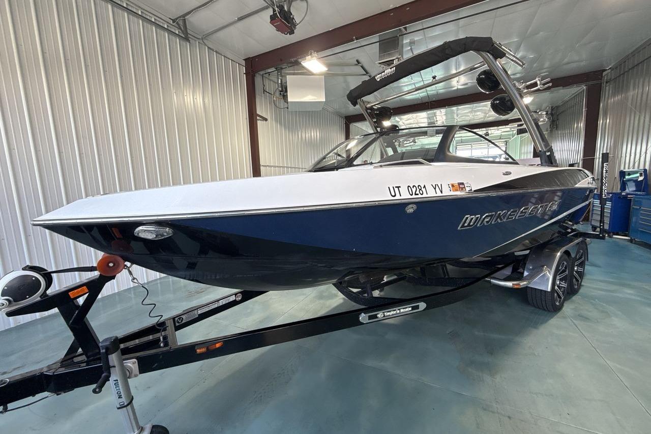 2014 Malibu Wakesetter 247 LSV