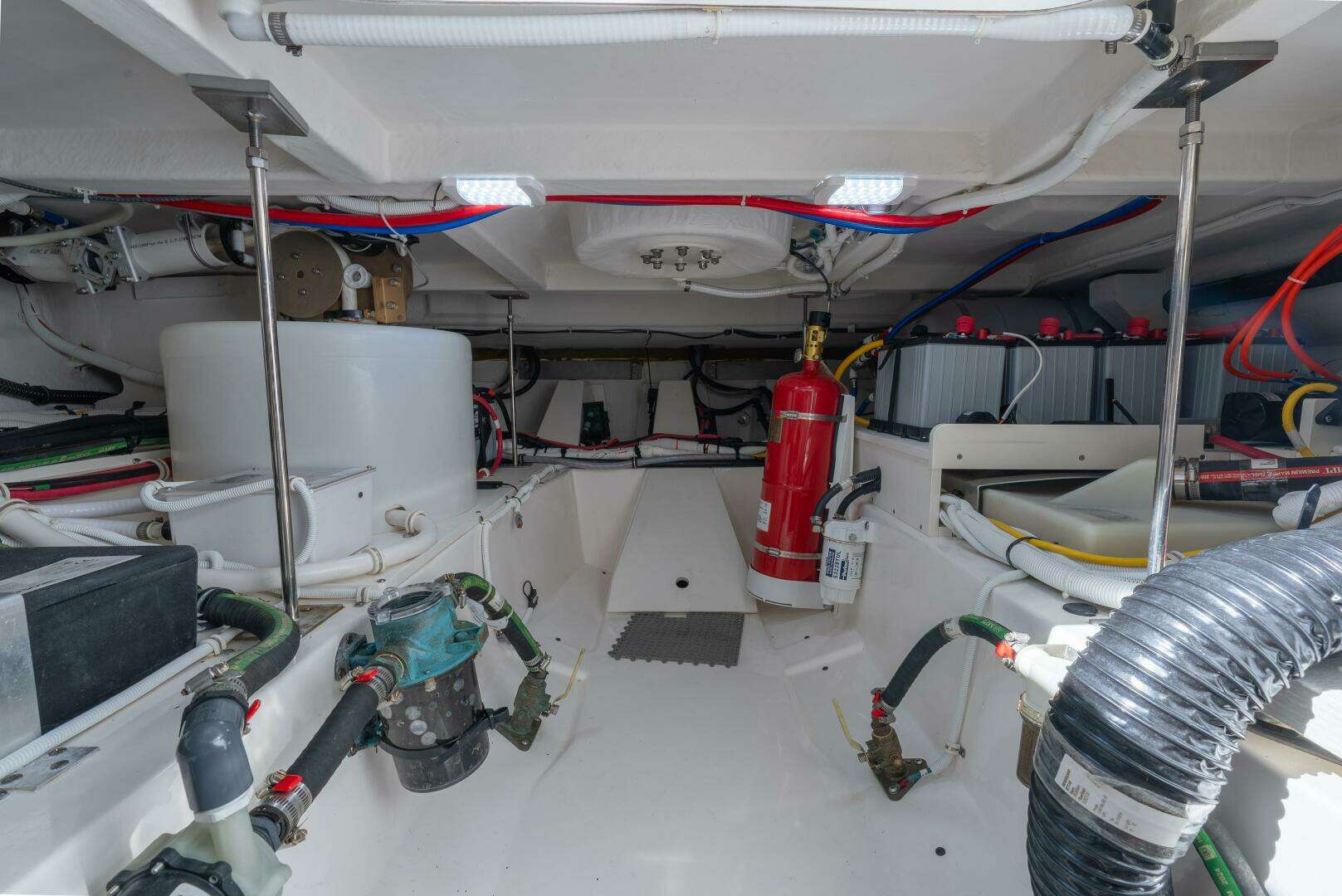 2025 Tiara Yachts 43 LE - Image 46