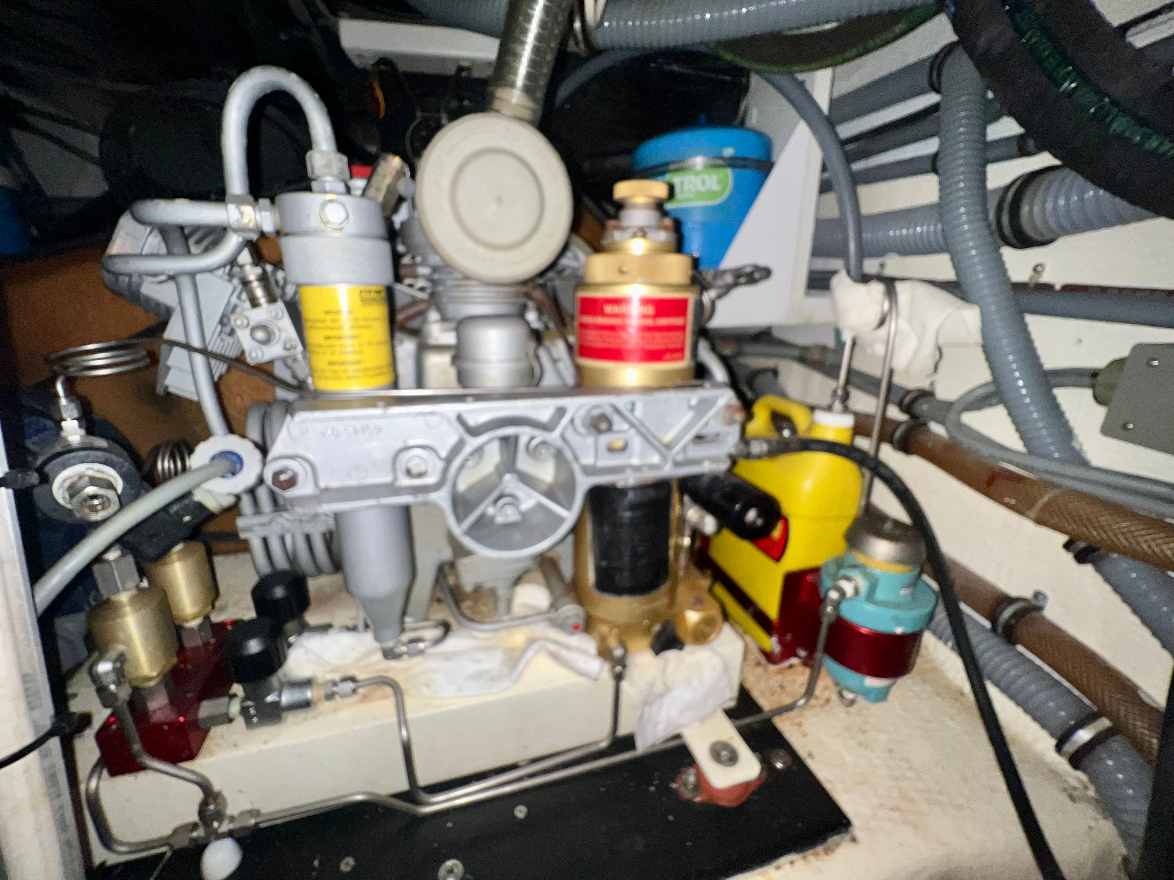 1996 Hatteras 82 Convertible - 116