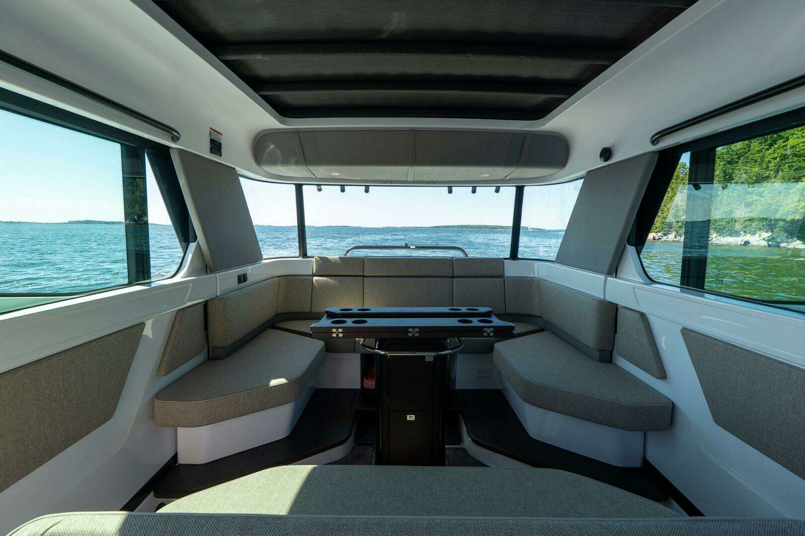 2025 Axopar Cross Cabin - Image 36