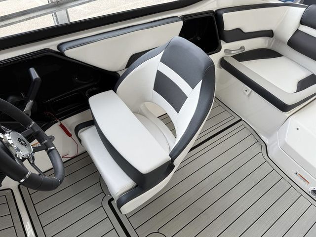 2026 Yamaha Boats 195S - 16