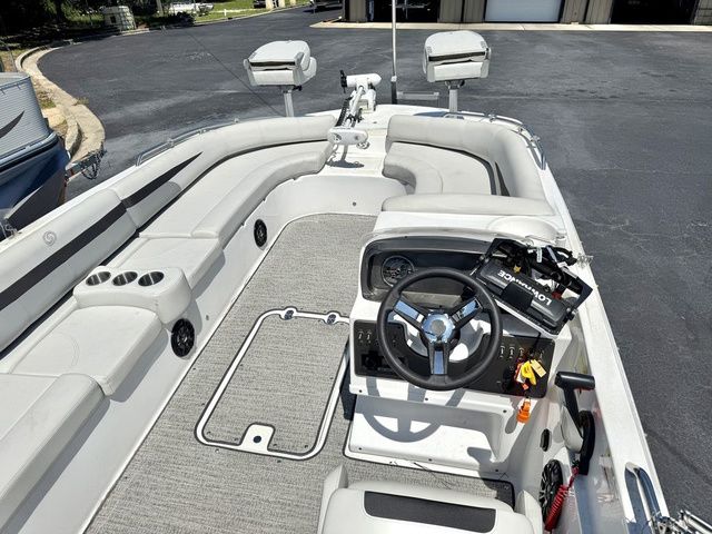 2023 Hurricane SunDeck Sport 201 OB - 5