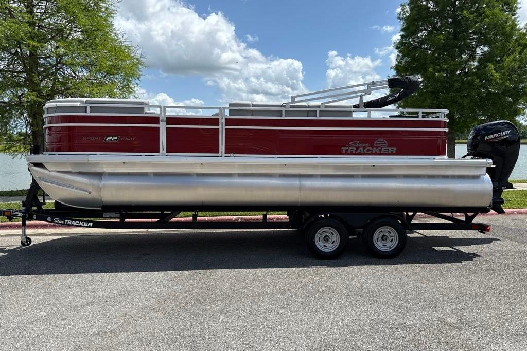 2026 Sun Tracker SportFish 22 DLX