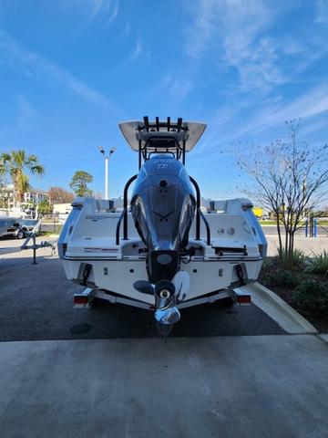2025 Robalo R232 Explorer - 6