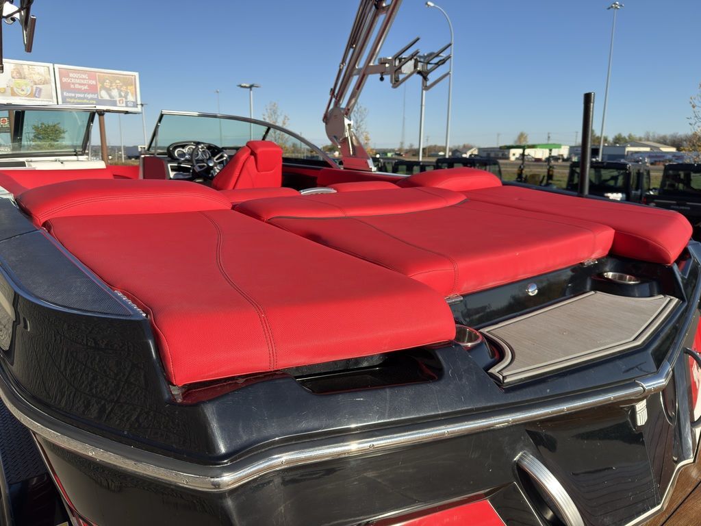2019 MasterCraft XT22 - 26