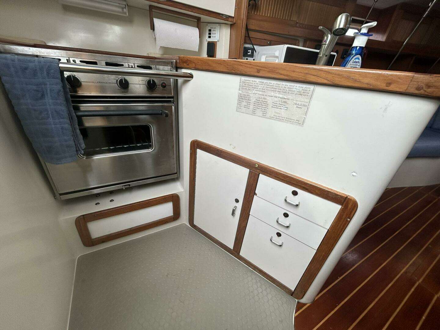 1995 Catalina 320 - Image 30