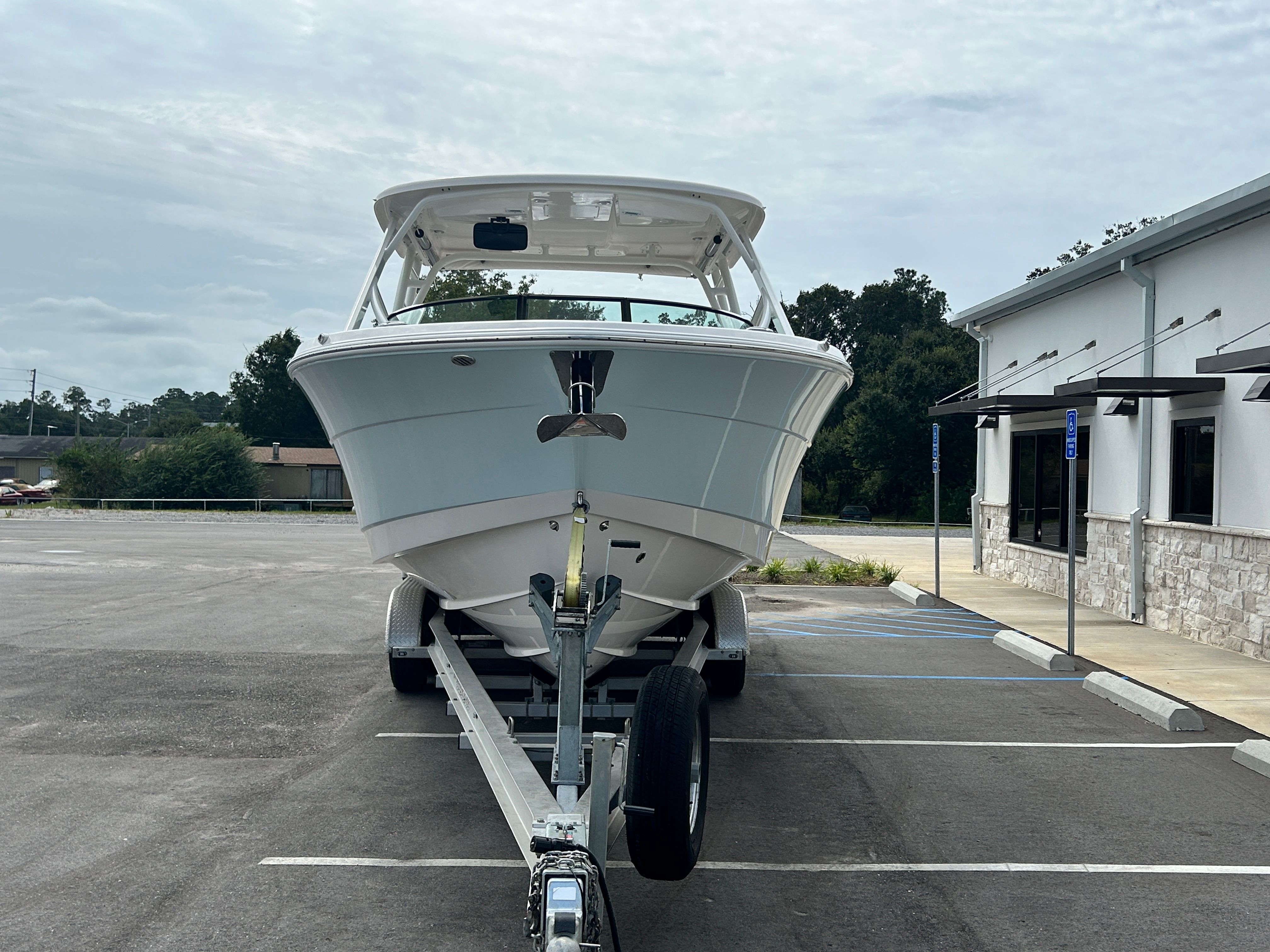 2025 Robalo R317 Dual Console - 6