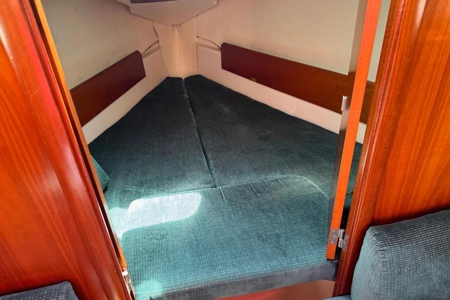 Interior cabin of 2000 Beneteau Oceanis 321 sailboat with cozy sleeping area.