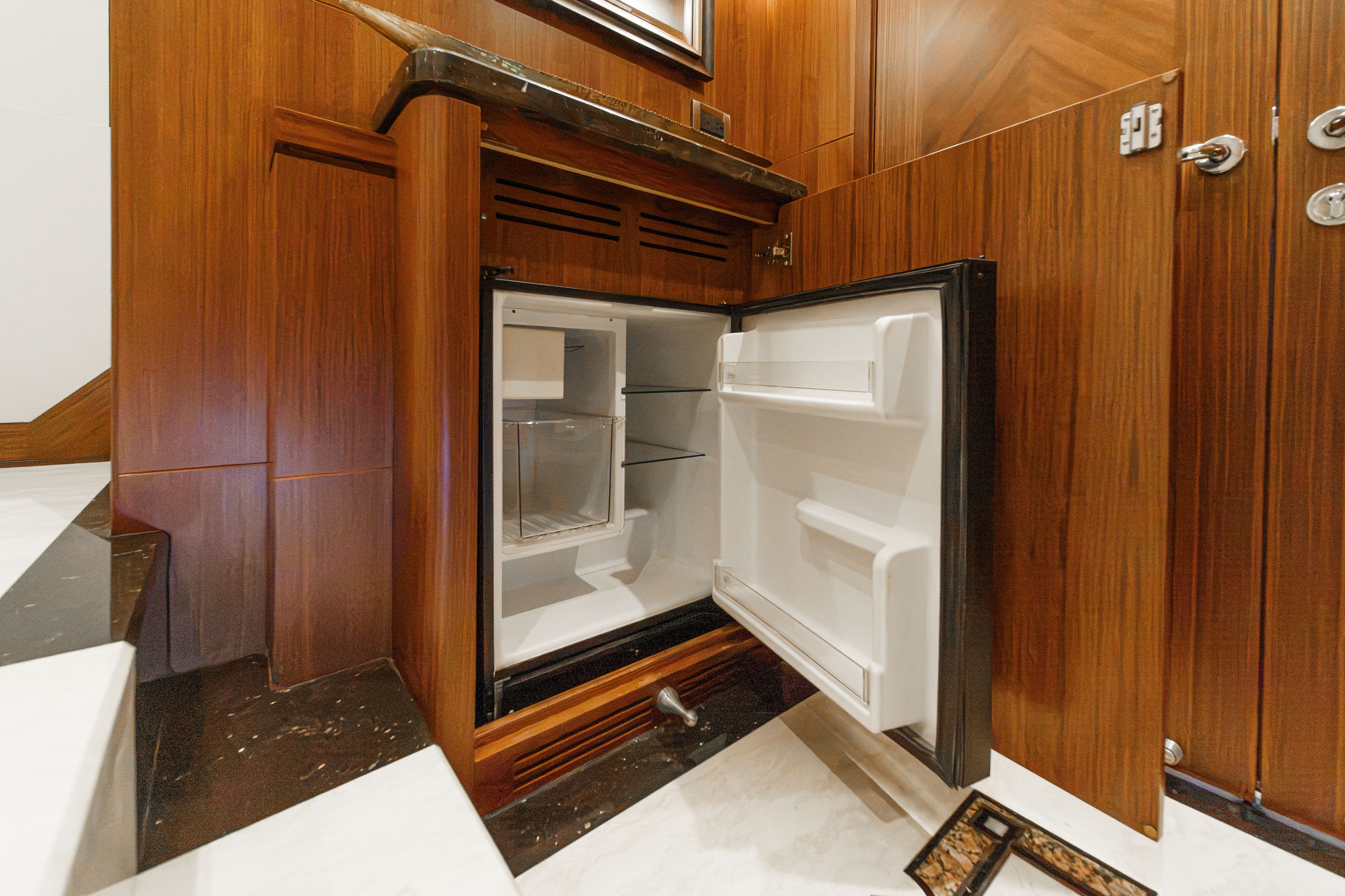 2015 Ocean Alexander 90 Skylounge Motoryacht - 82