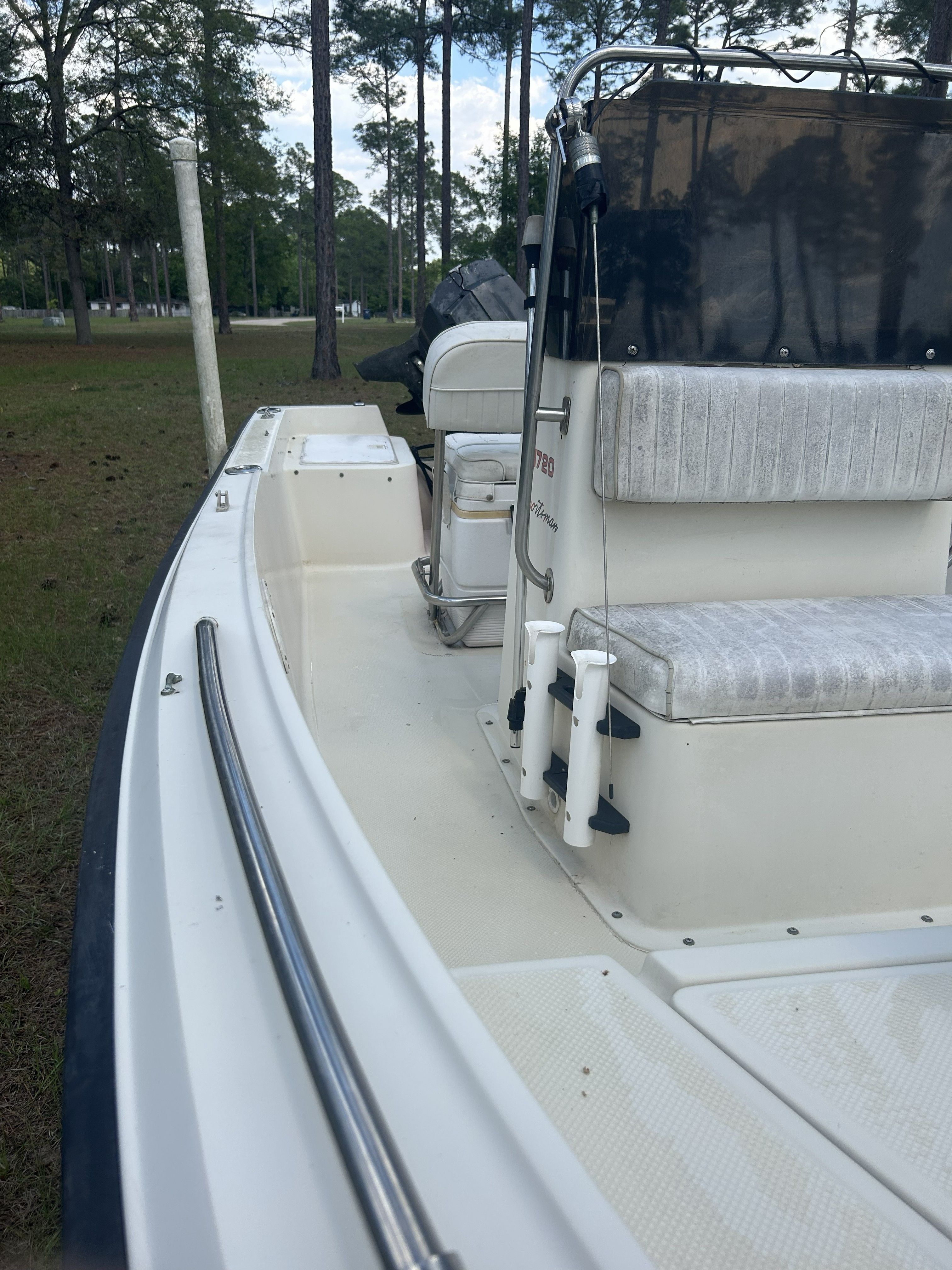 1993 Key West 1720 boat with outdoor seating.
