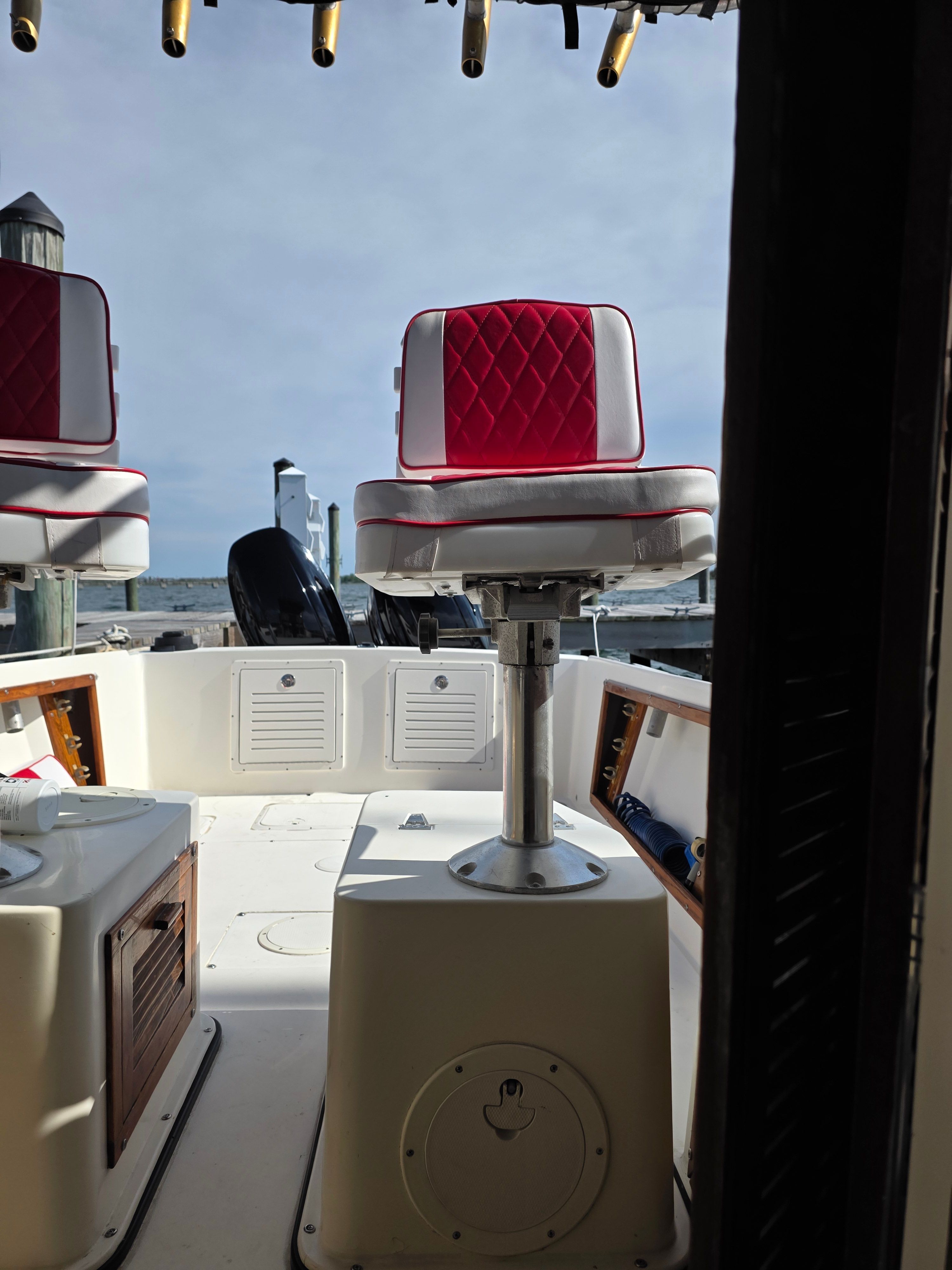 Interior view of a 1987 Mako 248 WAC boat with red seats.