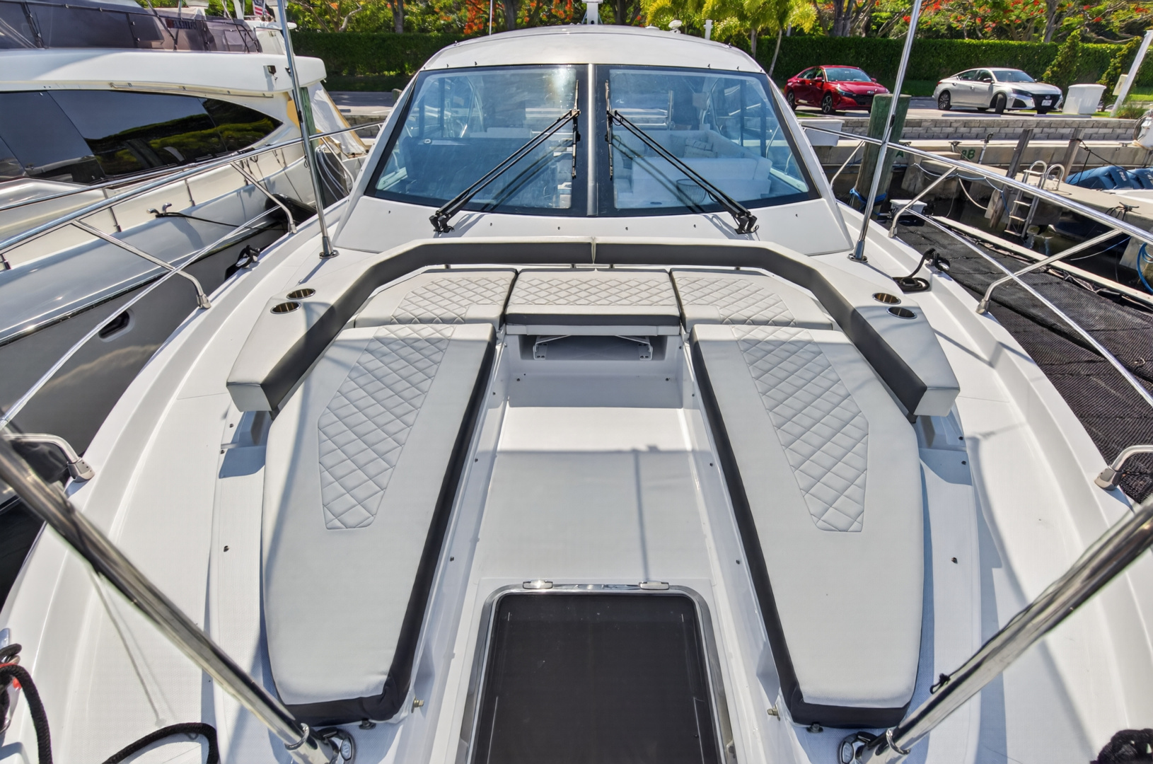 2023 Cruisers Yachts 50 CANTIUS - Image 12