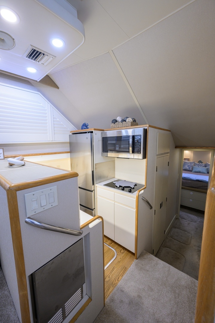 1992 Hatteras 46 Convertible - Image 47