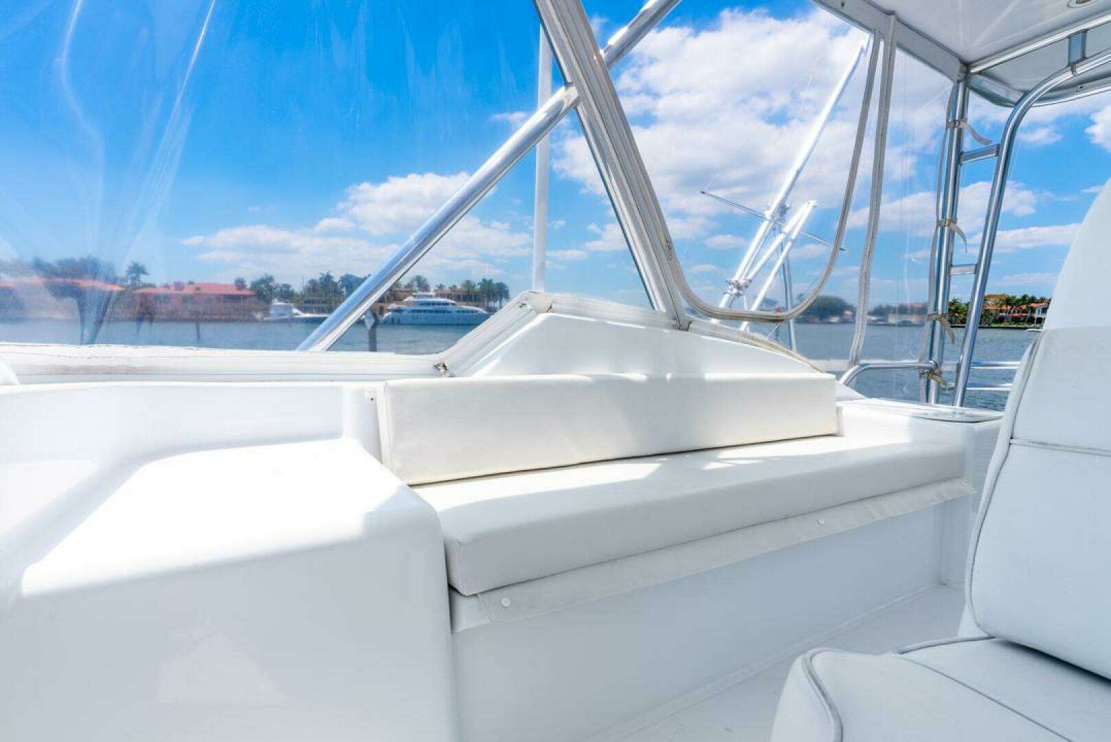 2005 Hatteras 50 Convertible - Image 34