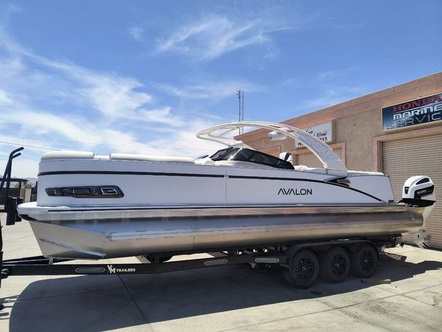 2026 Avalon Catalina Quad Lounger Windshield 27 FT - 4