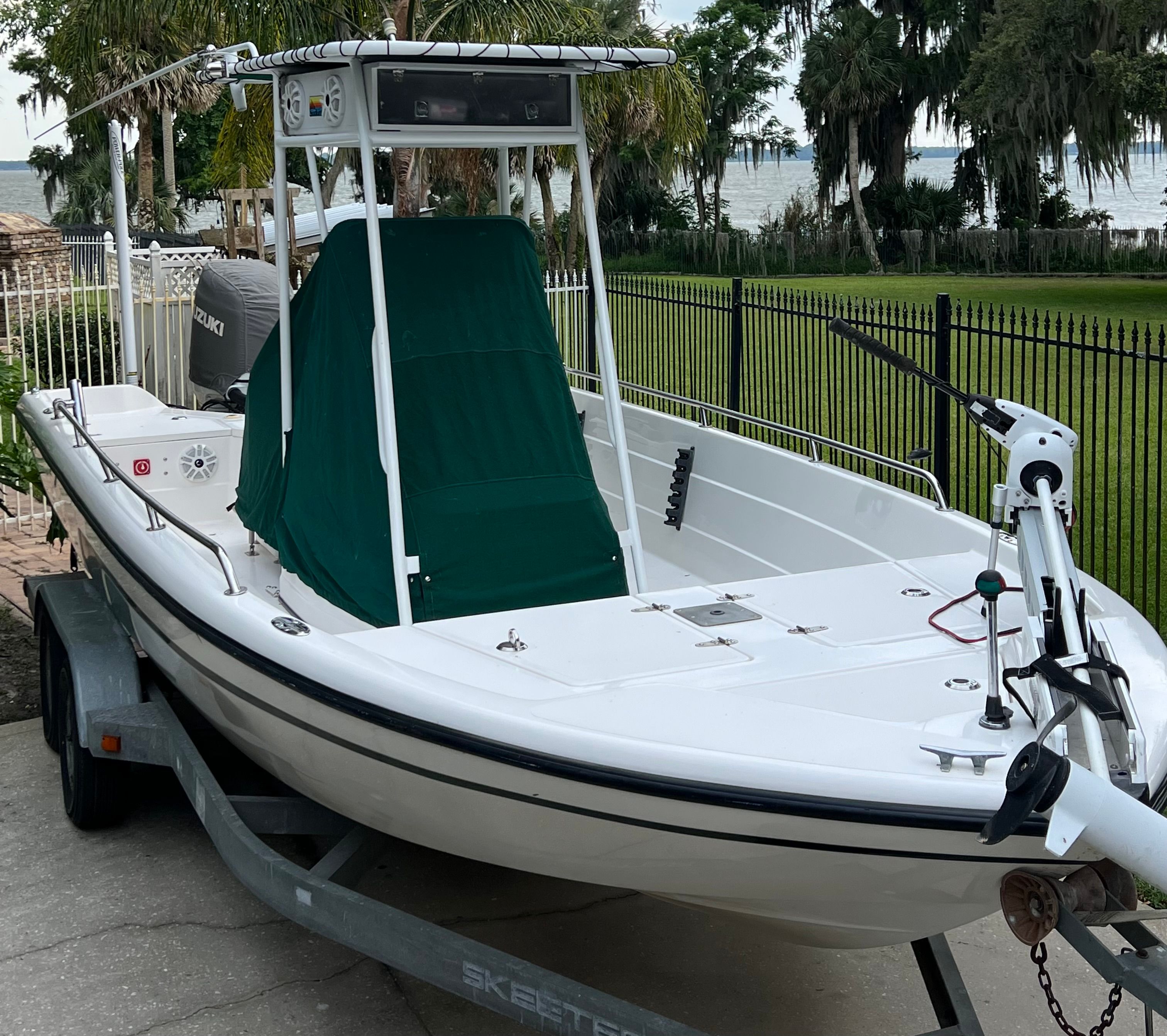 1999 Skeeter ZX2200 boat on trailer, tropical background.
