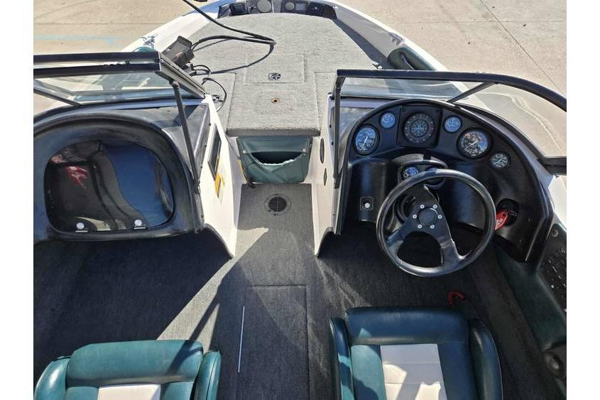 1997 Javelin 389 FS boat interior with steering wheel and dashboard gauges.