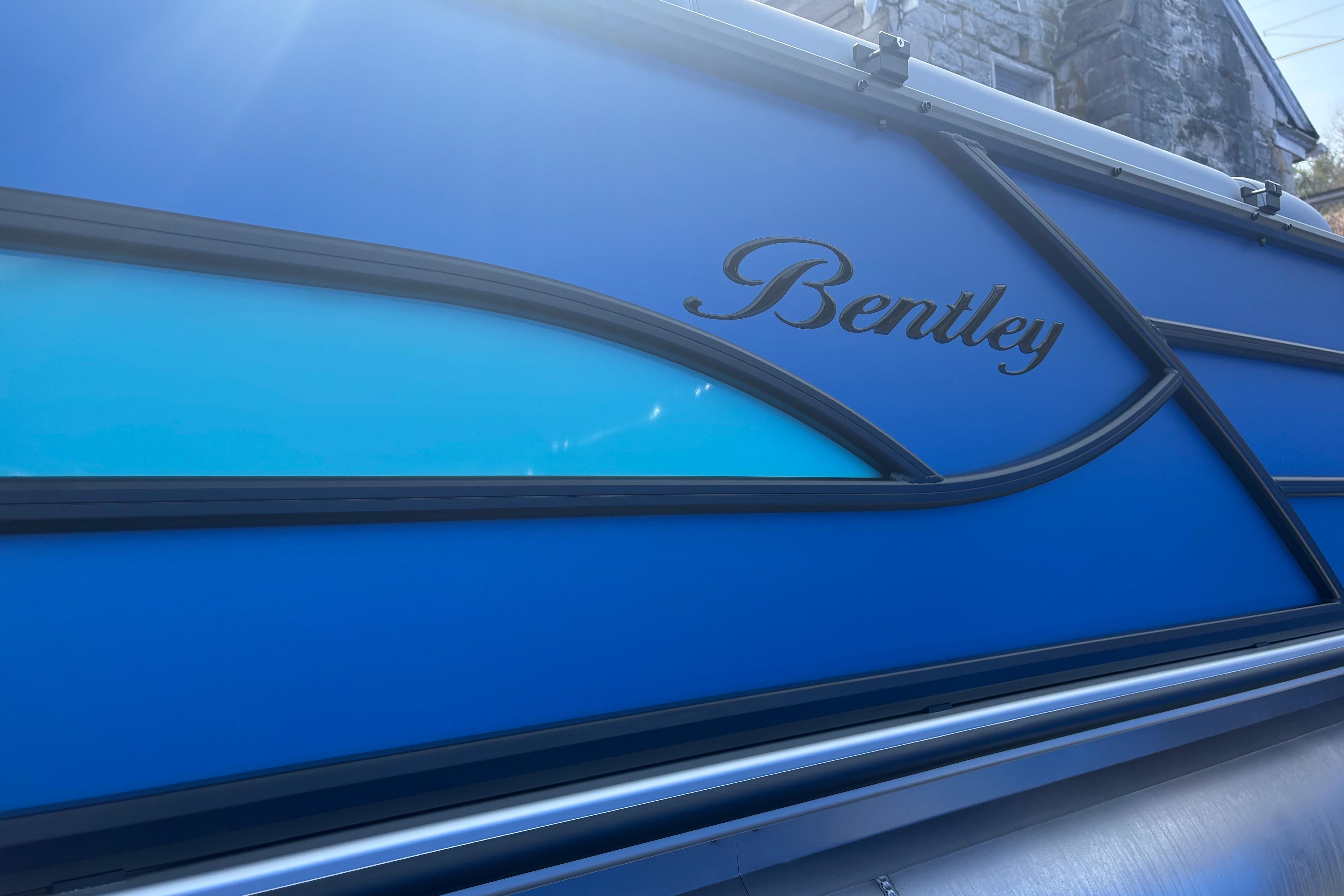 2026 Bentley Pontoons Legacy 220 Cruise XL