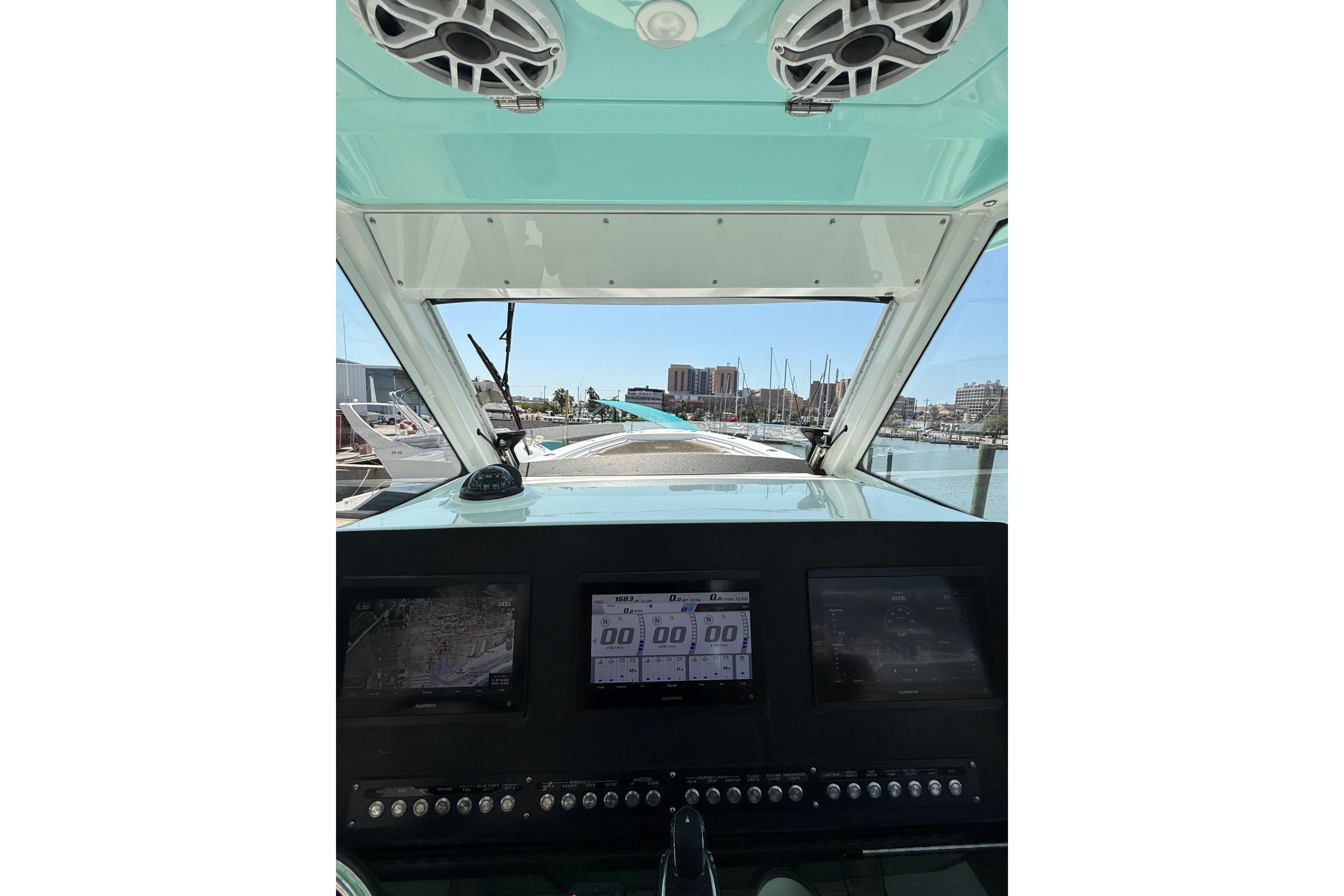 2021 Everglades 365 Center Console