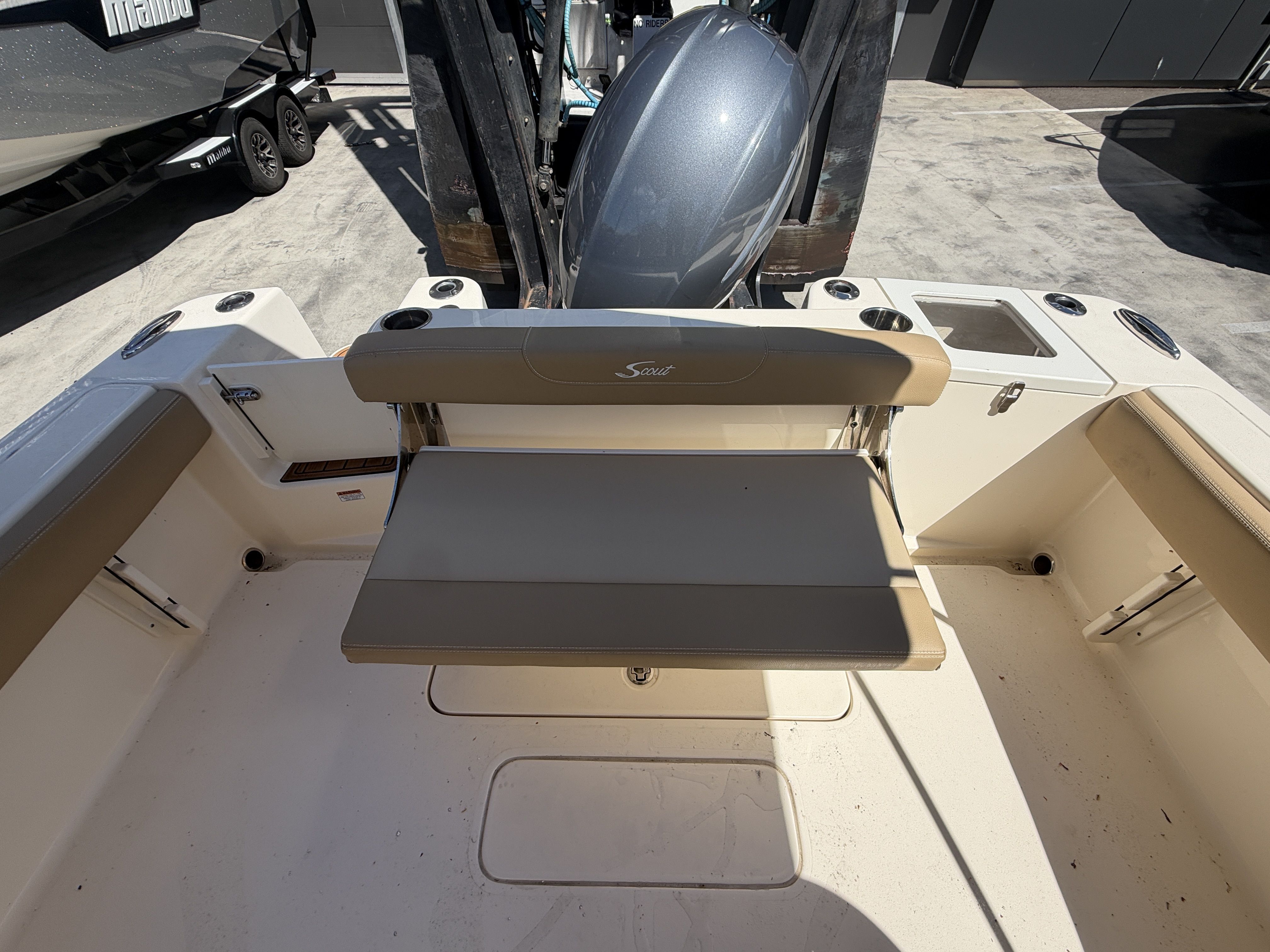 2021 Scout 215 - 17
