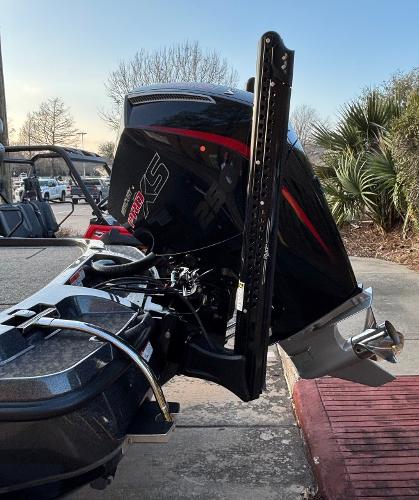 2025 Nitro Z21 XL boat engine with sleek design and modern features.