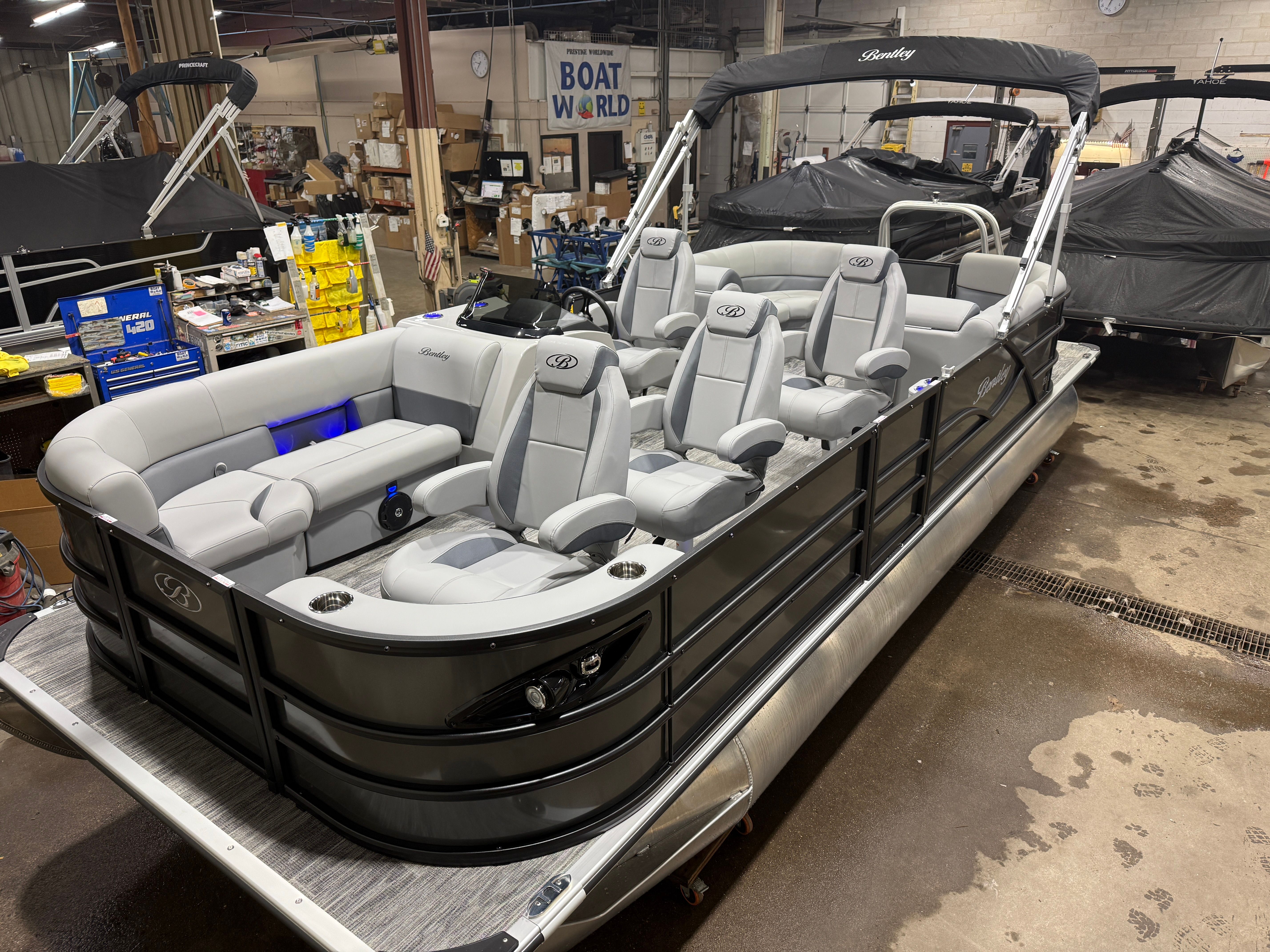 2026 Bentley Pontoons Legacy 220 Navigator DL Quad Lounge