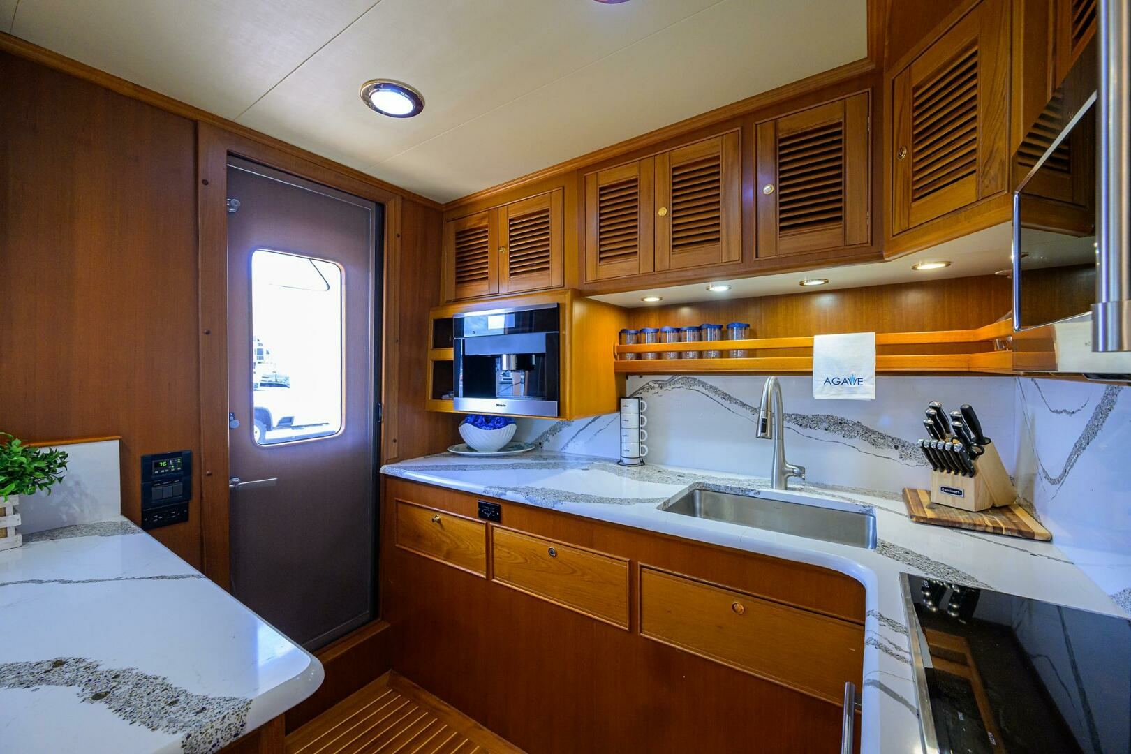 2011 Marlow 97 Explorer - Image 15
