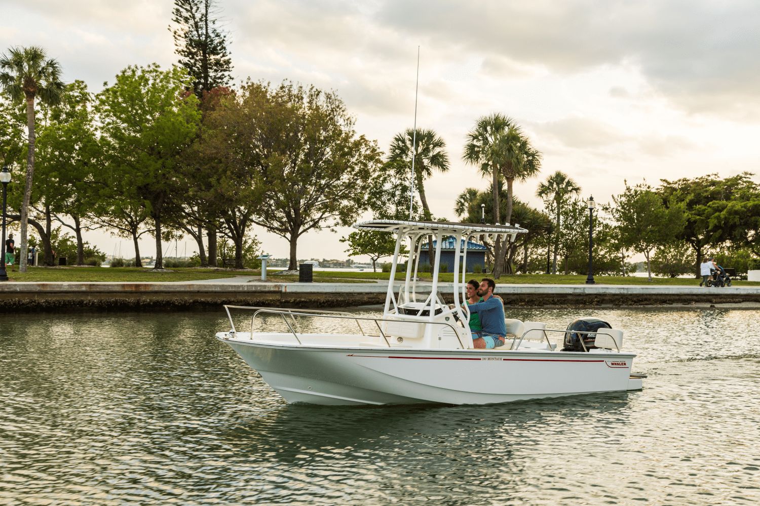 2026 Boston Whaler 190 Montauk - 10