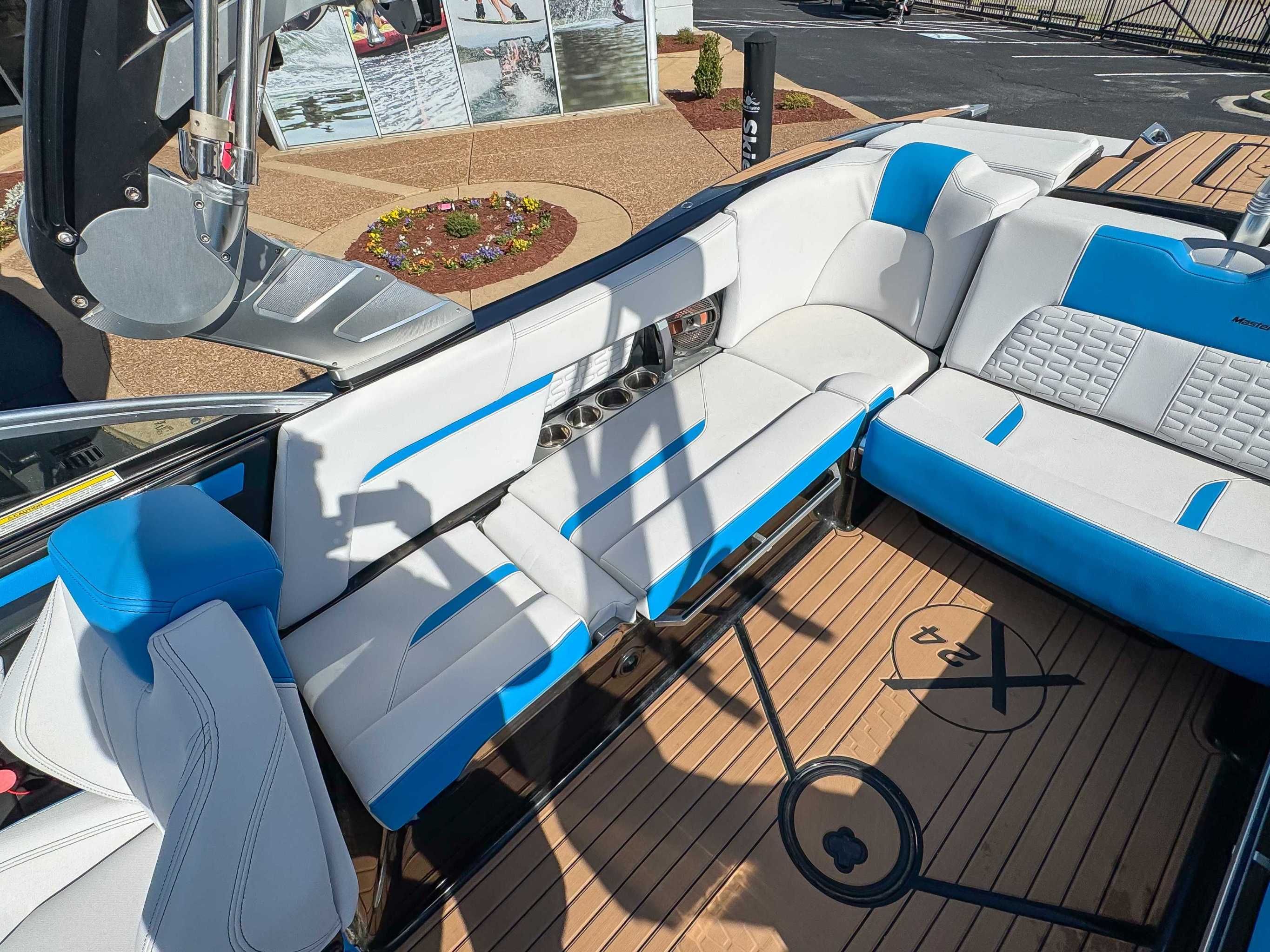 2019 MasterCraft X24 - 17