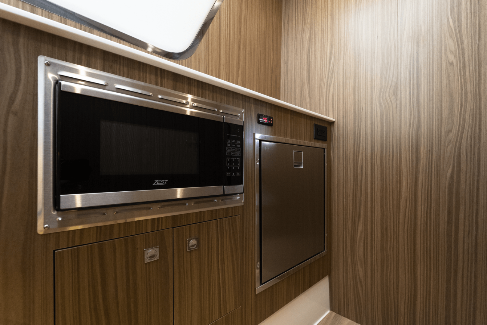 2026 Cruisers Yachts 50GLS OB - Image 28