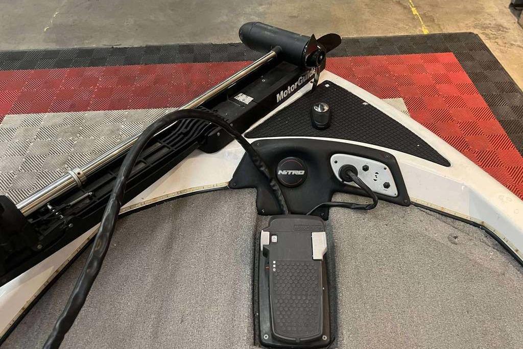 2005 Nitro NX 750 boat with MotorGuide trolling motor and foot pedal control.