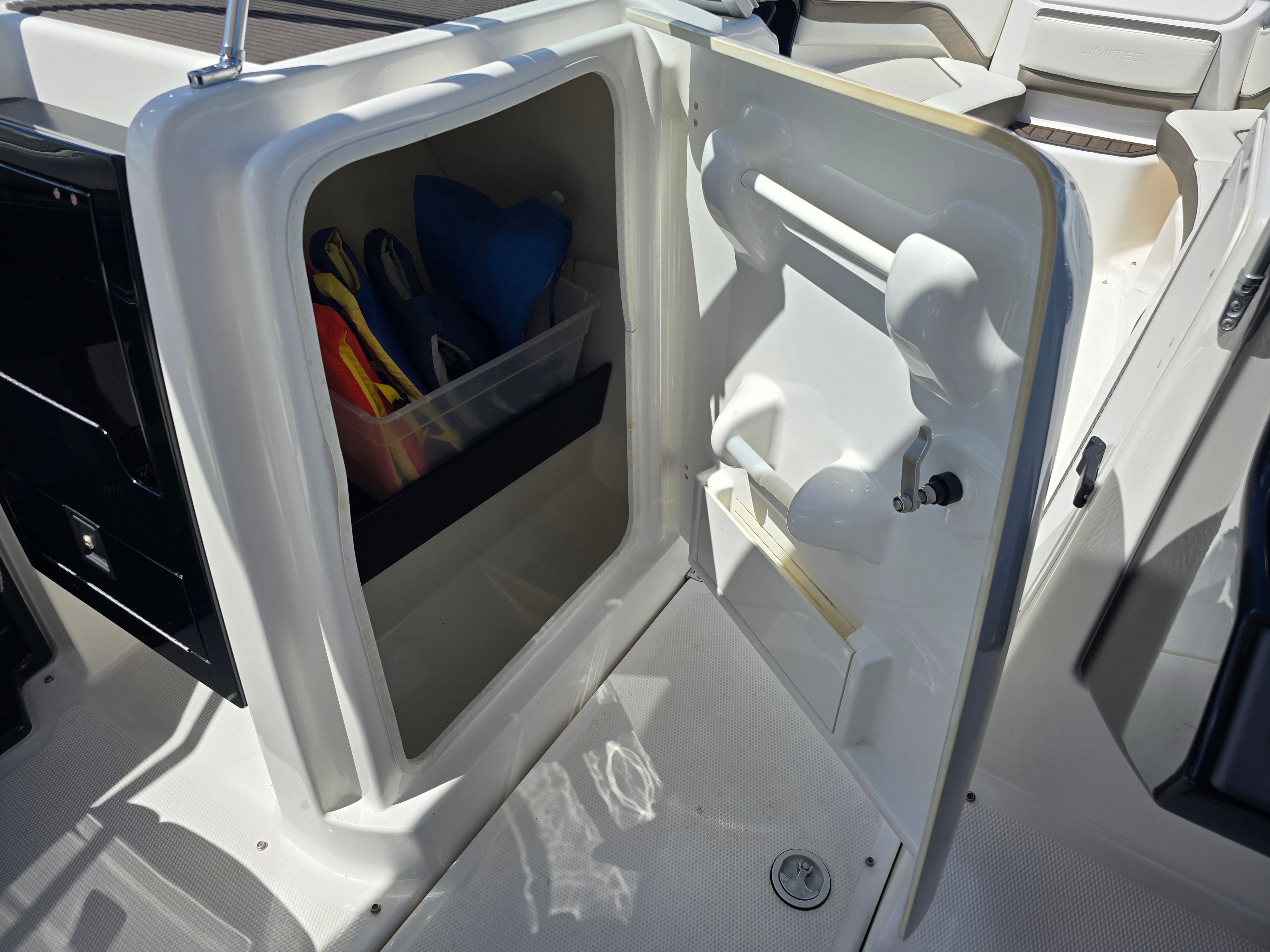 2015 Yamaha Boats 242 Limited S - 29