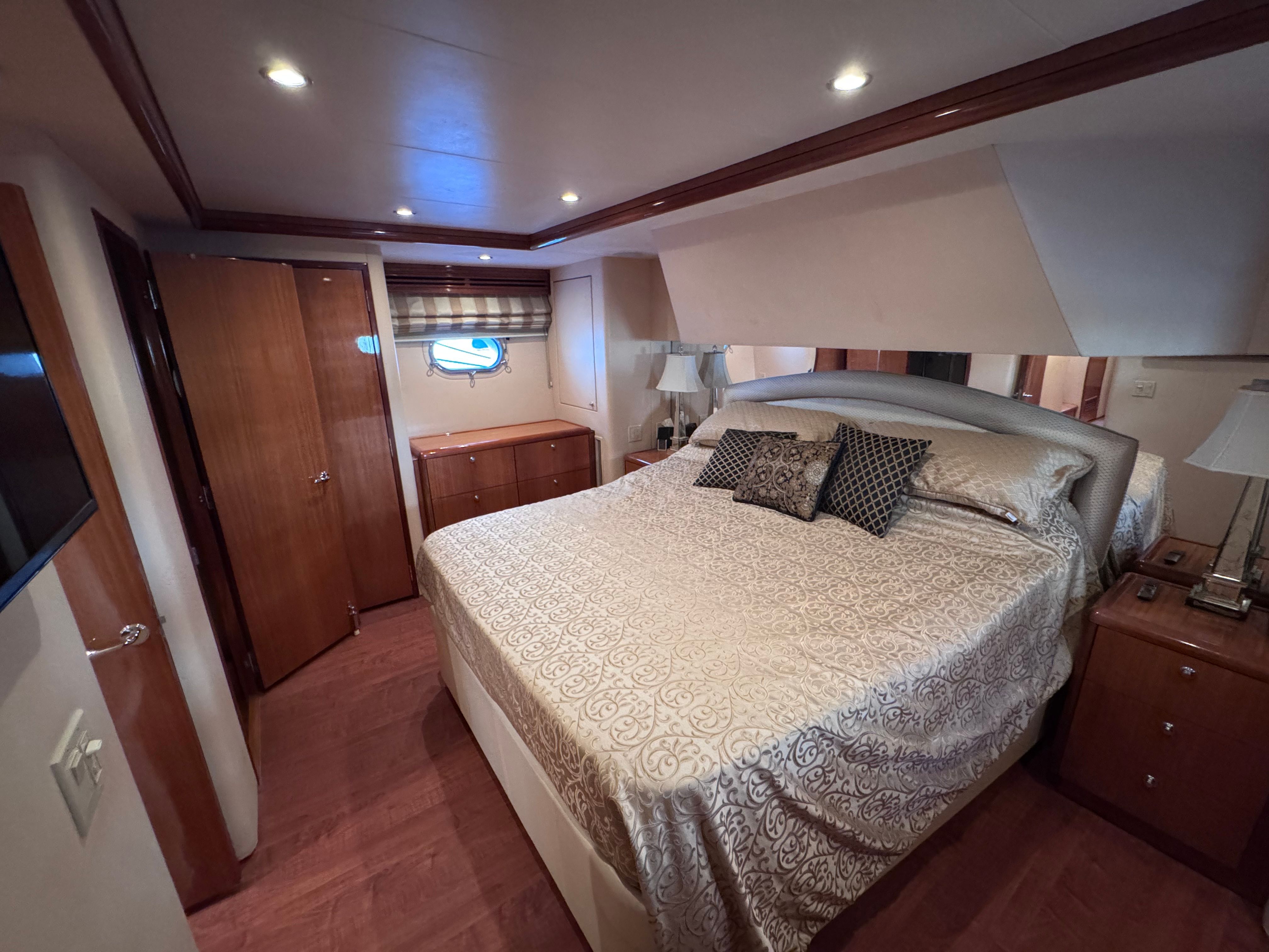 2006 Hatteras 64 Motor Yacht - 61
