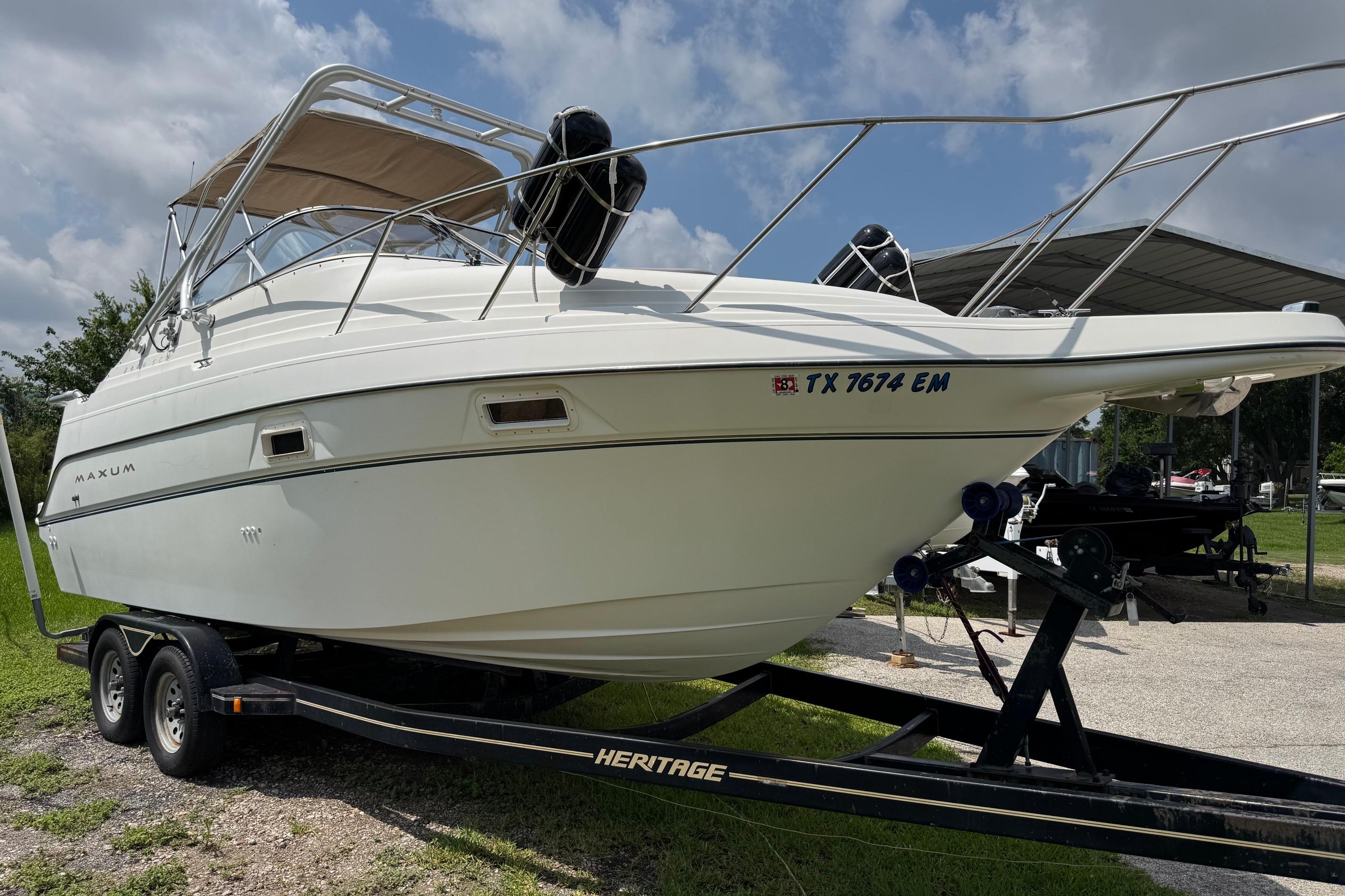 2000 Maxum 2400 SCR