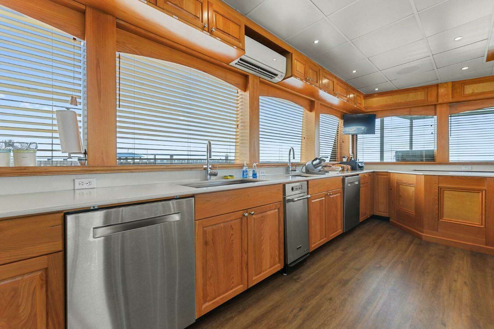 2018 Avenger Luxury Catamaran Coastal Cruiser - Image 19