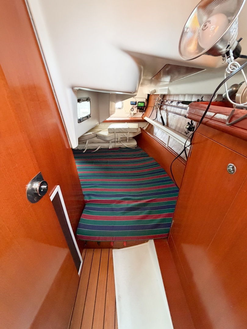 2007 Beneteau 323 - Image 17