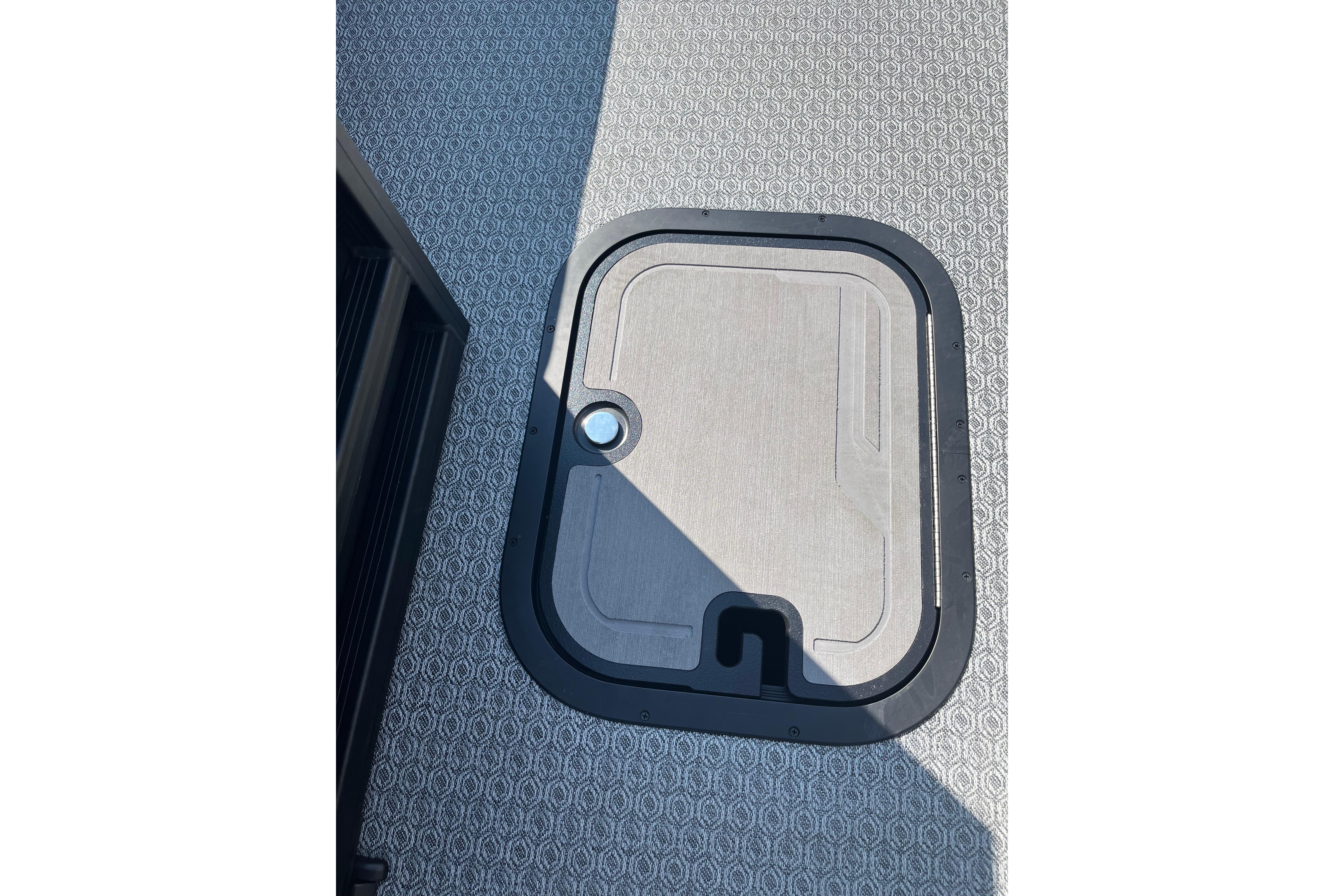 Hatch on Evotti 725CS boat deck, 2026 model, with textured flooring.