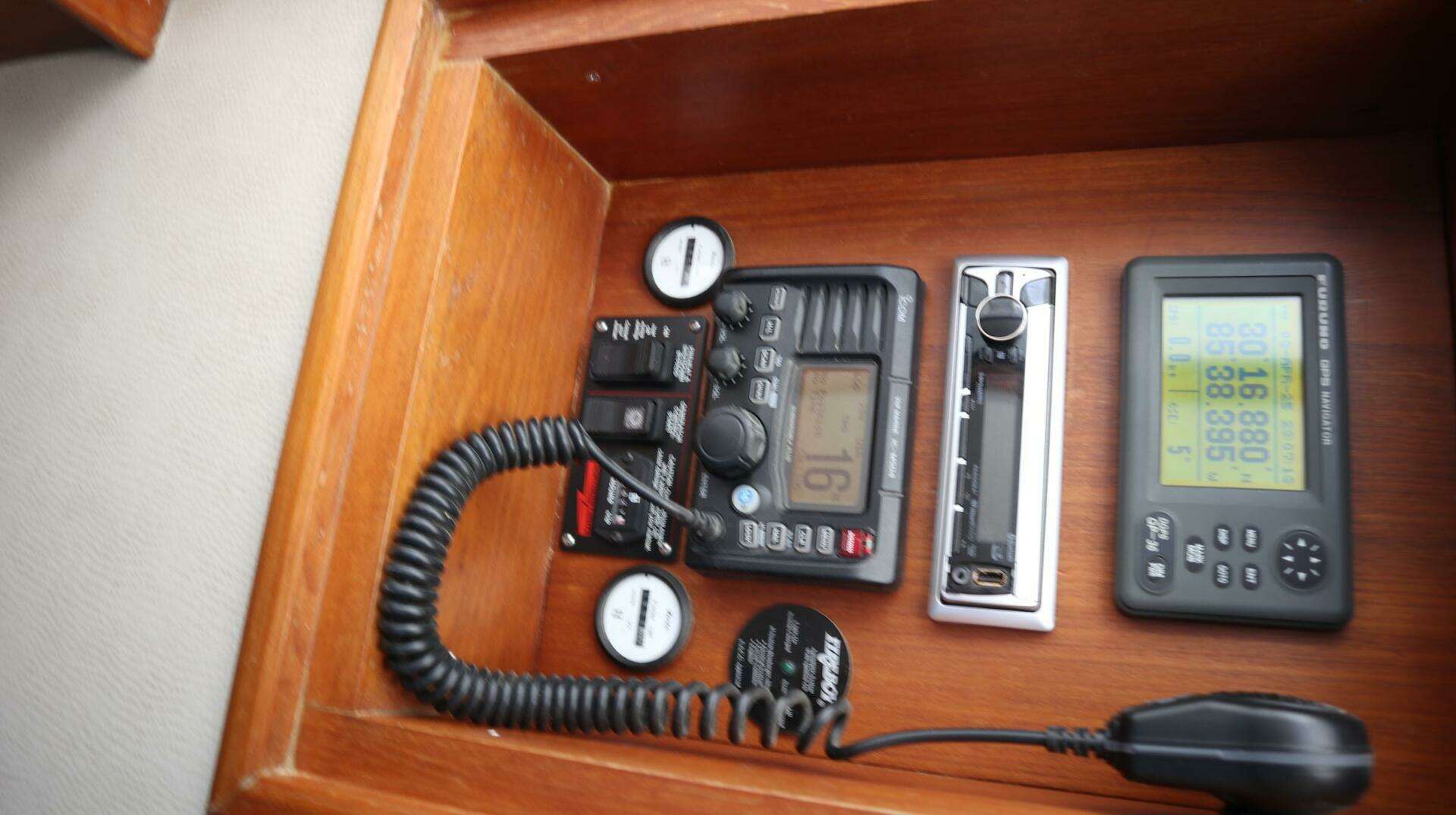 2002 Miller Marine 38 Open - Image 5