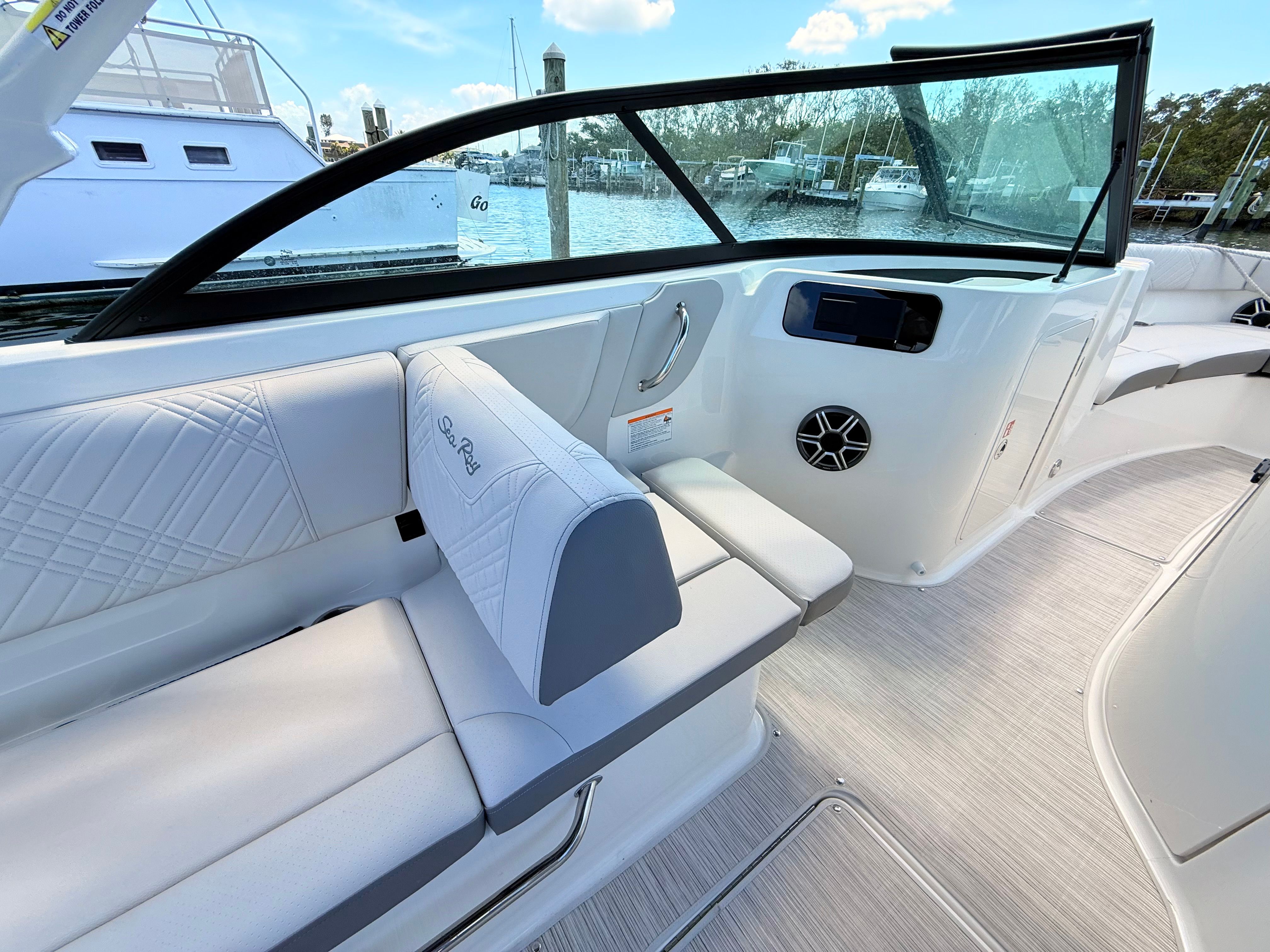 2026 Sea Ray SDX 230 Outboard - 36