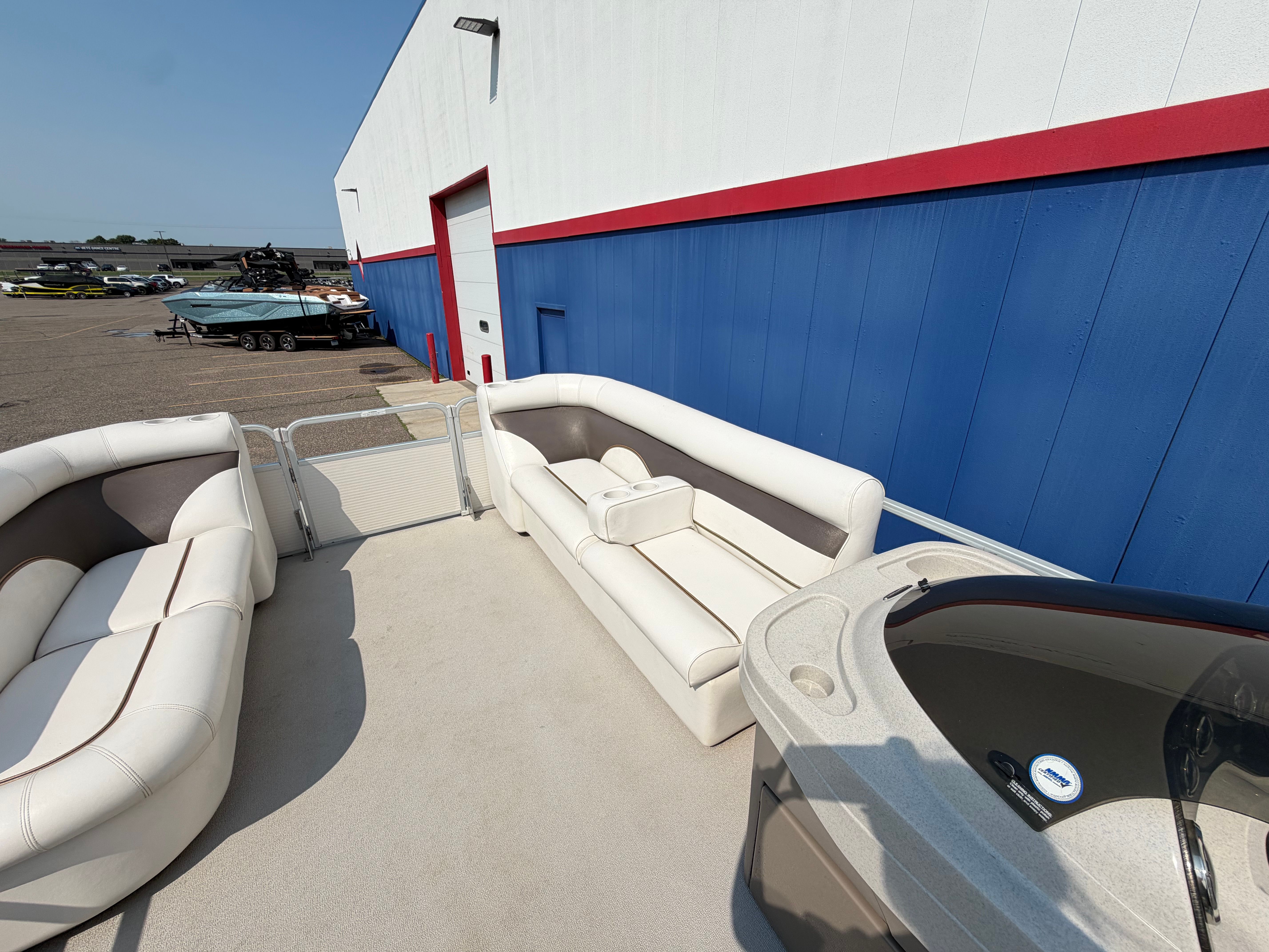 The image shows the deck of a 2007 Premier 225 Sunsation pontoon boat with white seating.