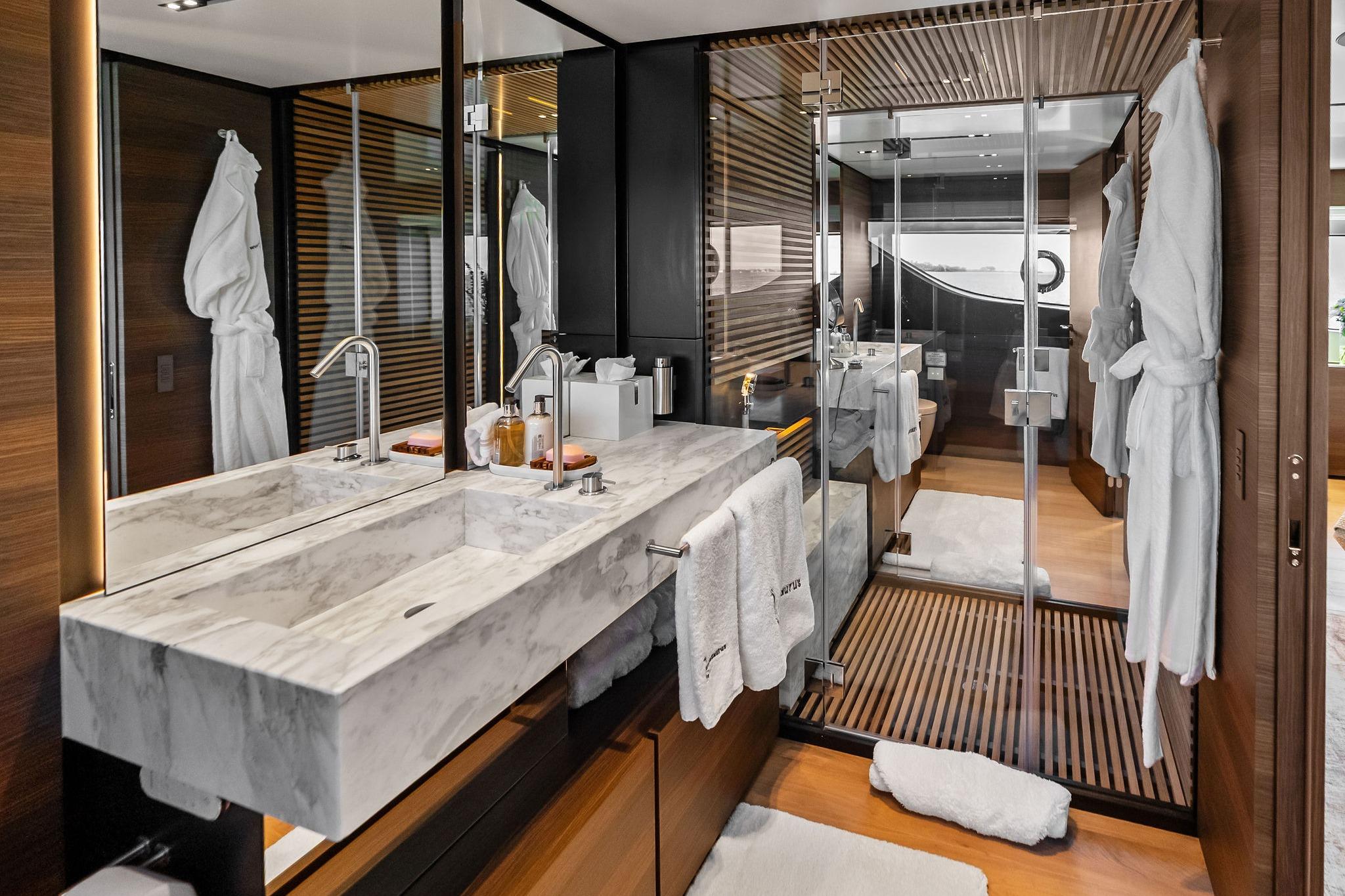2023 Custom Line Navetta 33 - 81
