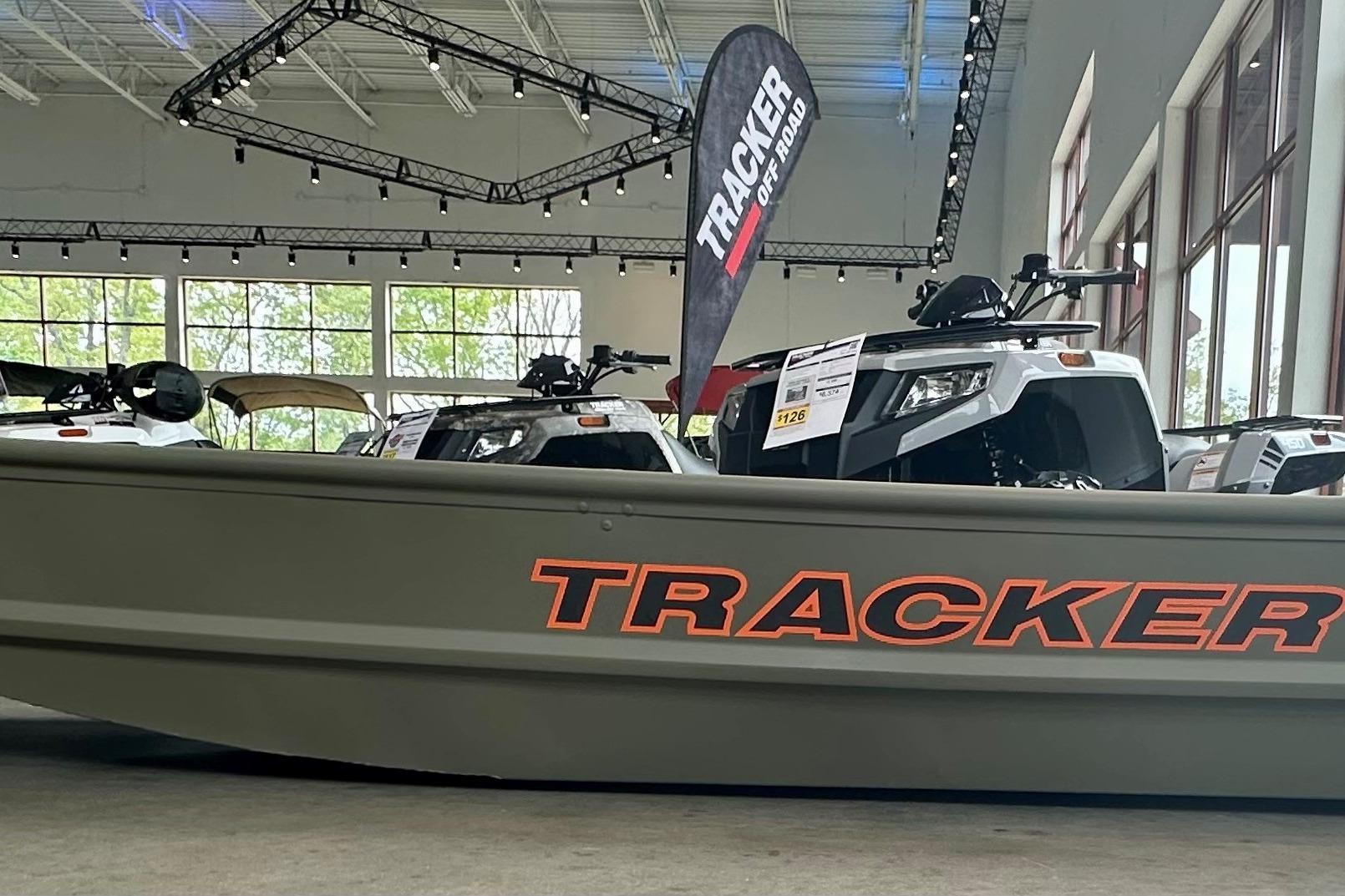 2026 Tracker Grizzly 10 Jon