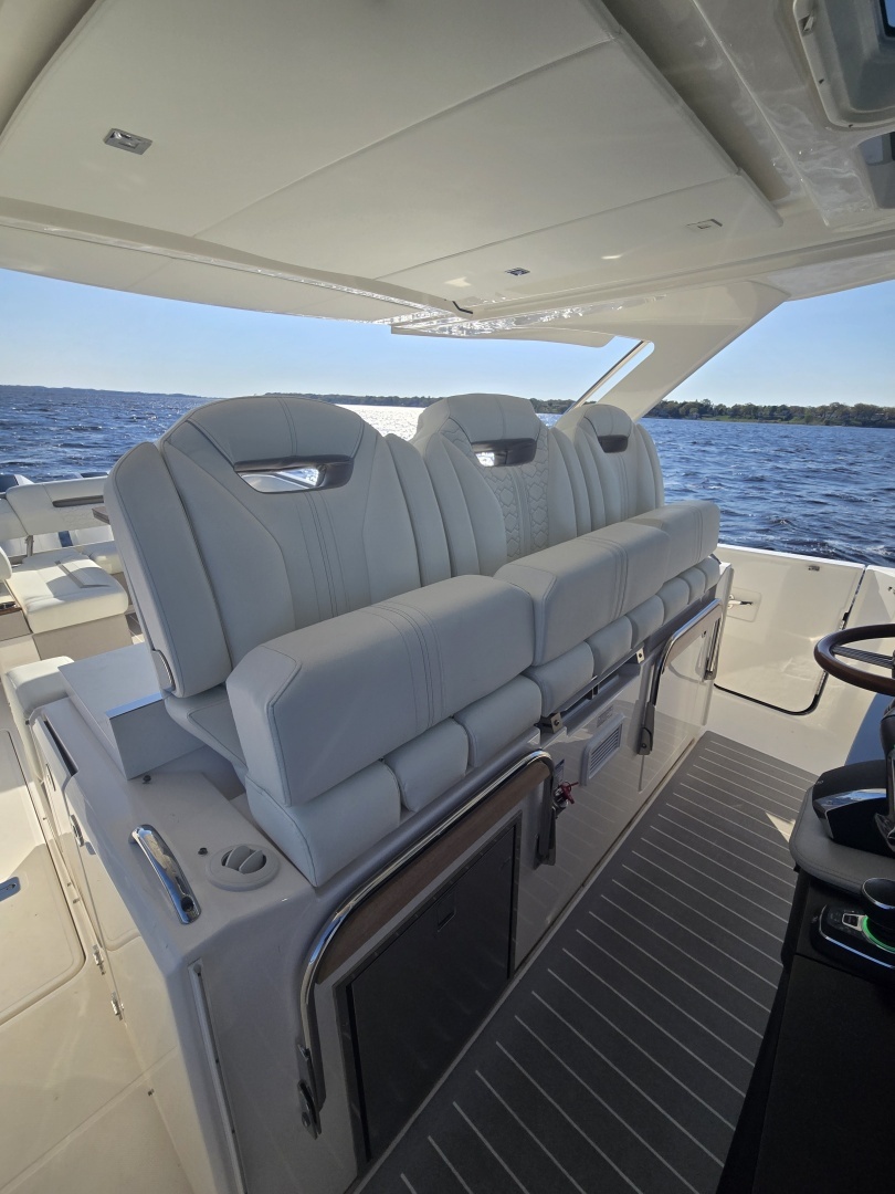 2024 Tiara Yachts 38 LS - Image 16