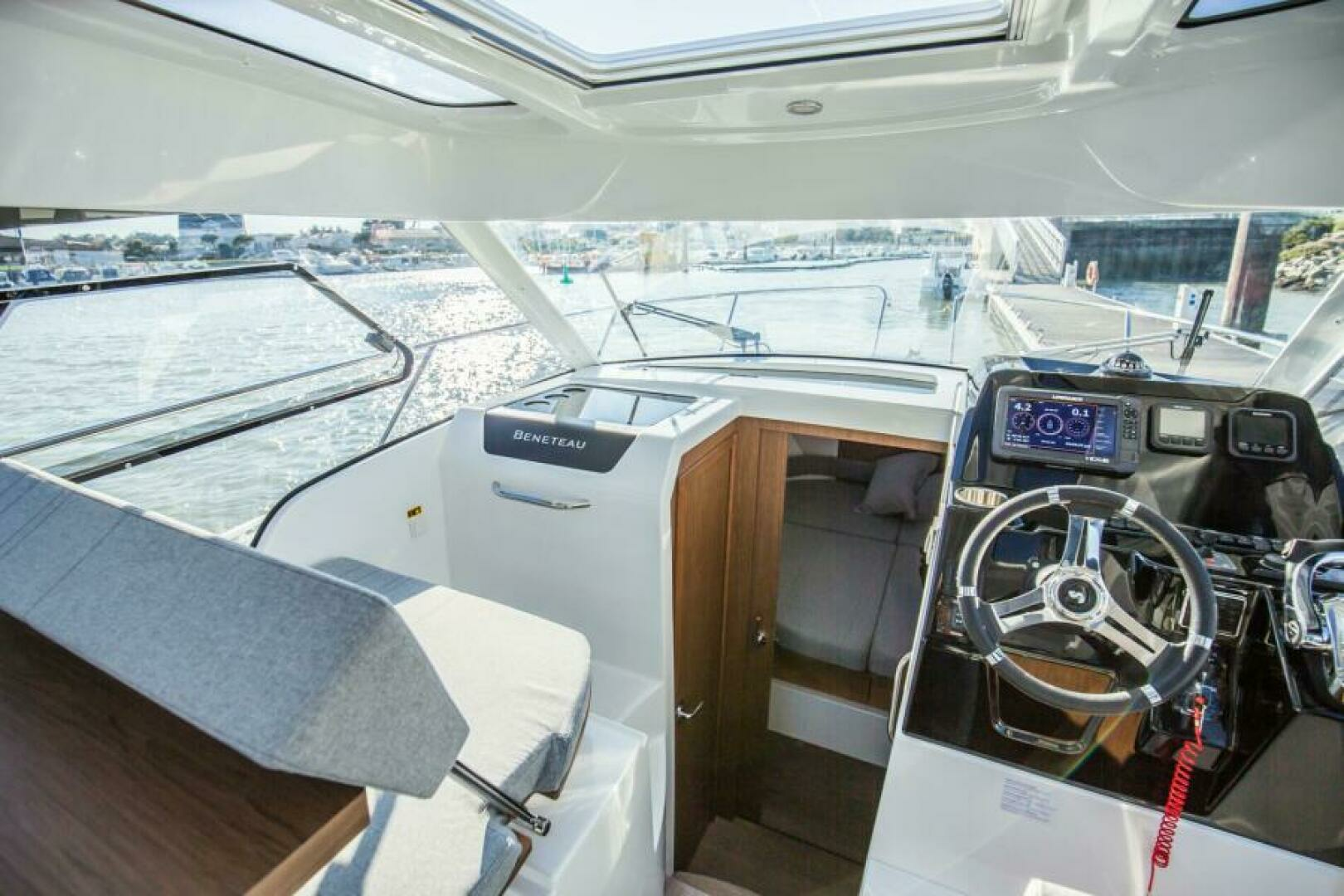 2025 Beneteau Antares 9 - Image 9