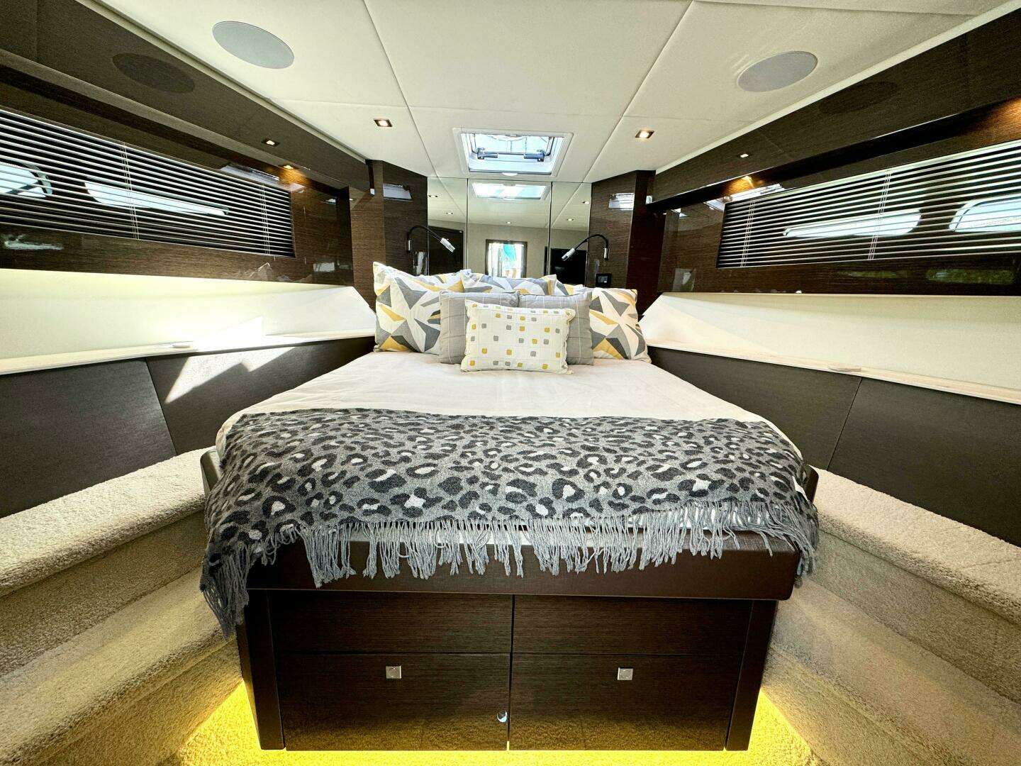 2020 Cruisers Yachts 50 Cantius - Image 30